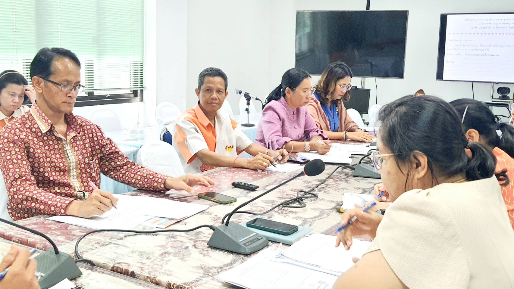 พช.สุราษฎร์ธานี พร้อมลุยงาน ประชุมวางแผนขับเคลื่อนงานเศรษฐกิจฐานราก