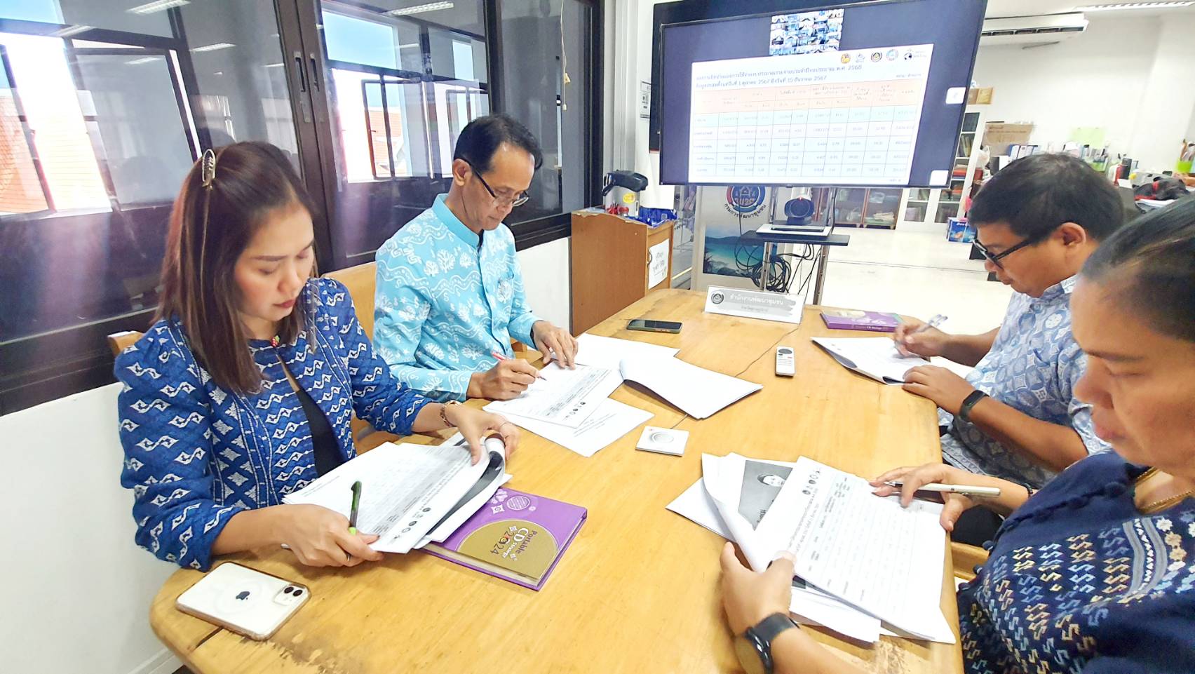 📣พช.สุราษฎร์ธานี📣 ร่วมรับฟังการประชุมคณะกรรมการติดตามเร่งรัดการใช้จ่ายงบประมาณรายจ่าย ประจำปีงบประมาณ พ.ศ. 2568 ของกรมการพัฒนาชุมชน ครั้งที่ 1/2568