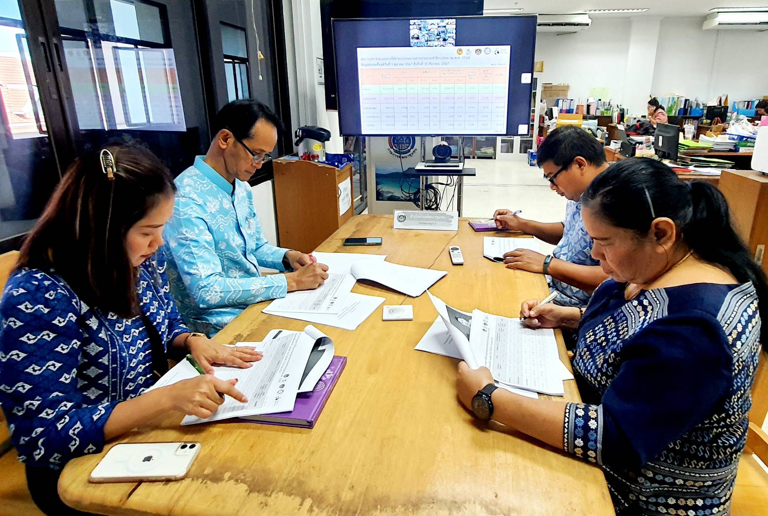 📣พช.สุราษฎร์ธานี📣 ร่วมรับฟังการประชุมคณะกรรมการติดตามเร่งรัดการใช้จ่ายงบประมาณรายจ่าย ประจำปีงบประมาณ พ.ศ. 2568 ของกรมการพัฒนาชุมชน ครั้งที่ 1/2568