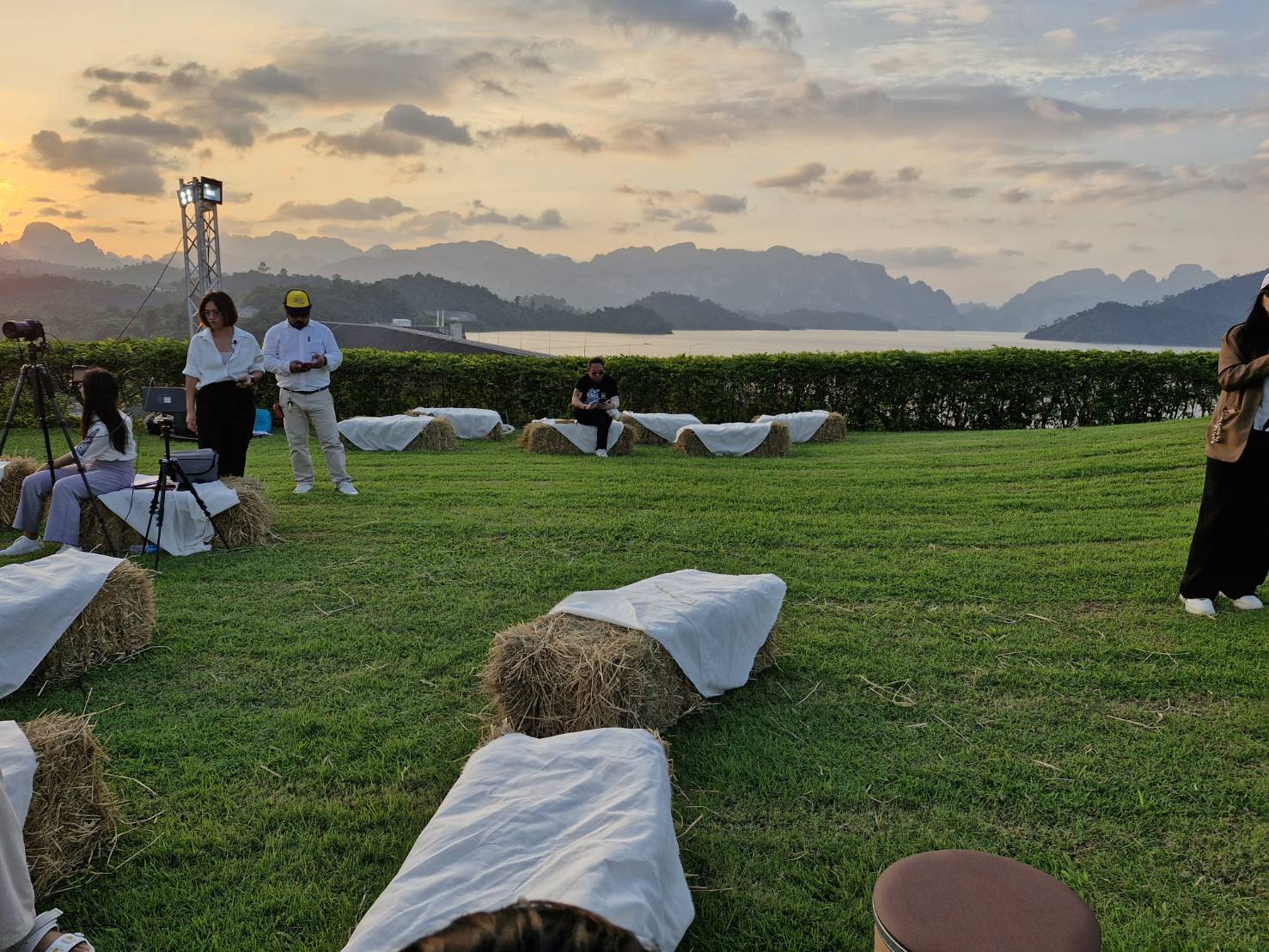 📣พช..สุราษฎร์ธานี 📣 ร่วมงานแถลงข่าว การจัดงานส่งเสริมการท่องเที่ยว “ปลายฝน ต้นหนาว เคาท์ดาวน์ มิวสิคเฟส สุราษฎร์ธานี”