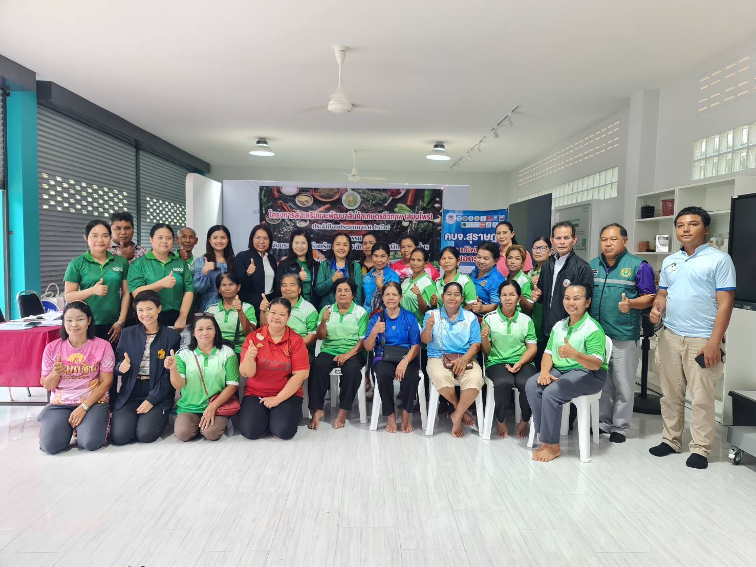 📢พช.สุราษฎร์ธานี📢ร่วมกับคณะผู้บริหารการคลังประจำจังหวัดสุราษฎร์ธานี และ สำนักงานเกษตรและสหกรณ์จังหวัดสุราษฎร์ธานี จัดกิจกรรมให้ความรู้ในหัวข้อ “ความรู้ทางการเงิน” “การส่งเสริมวินัยทางการเงิน” และ “การเข้าถึงแหล่งทุนกองทุนพัฒนาบทบาทสตรี”