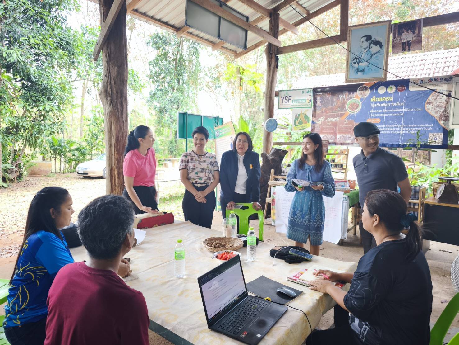 📢พช.สุราษฎร์ธานี📢ร่วมกับคณะผู้บริหารการคลังประจำจังหวัดสุราษฎร์ธานี และ สำนักงานเกษตรและสหกรณ์จังหวัดสุราษฎร์ธานี จัดกิจกรรมให้ความรู้ในหัวข้อ “ความรู้ทางการเงิน” “การส่งเสริมวินัยทางการเงิน” และ “การเข้าถึงแหล่งทุนกองทุนพัฒนาบทบาทสตรี”