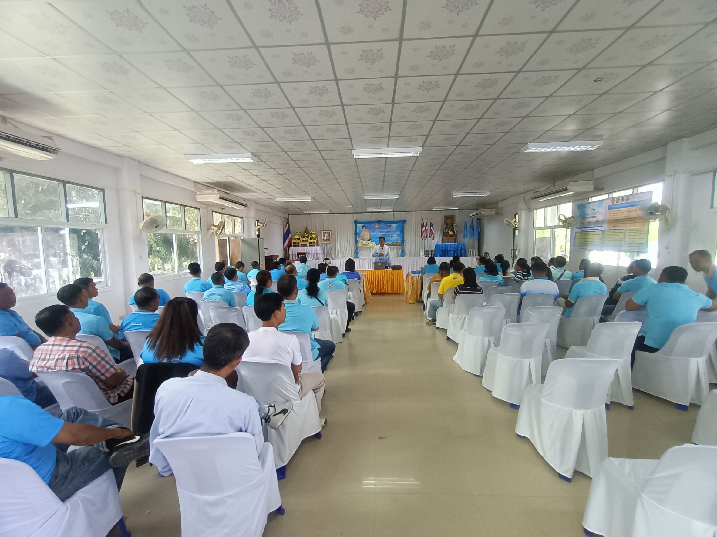 📣พช.สุราษฎร์ธานี📣 มอบแนวทางการขับเคลื่อนงานกองทุนแม่ของแผ่นดิน ในการประชุมเชิงปฏิบัติการคณะกรรมการกองทุนแม่ของแผ่นดิน อำเภอวิภาวดี