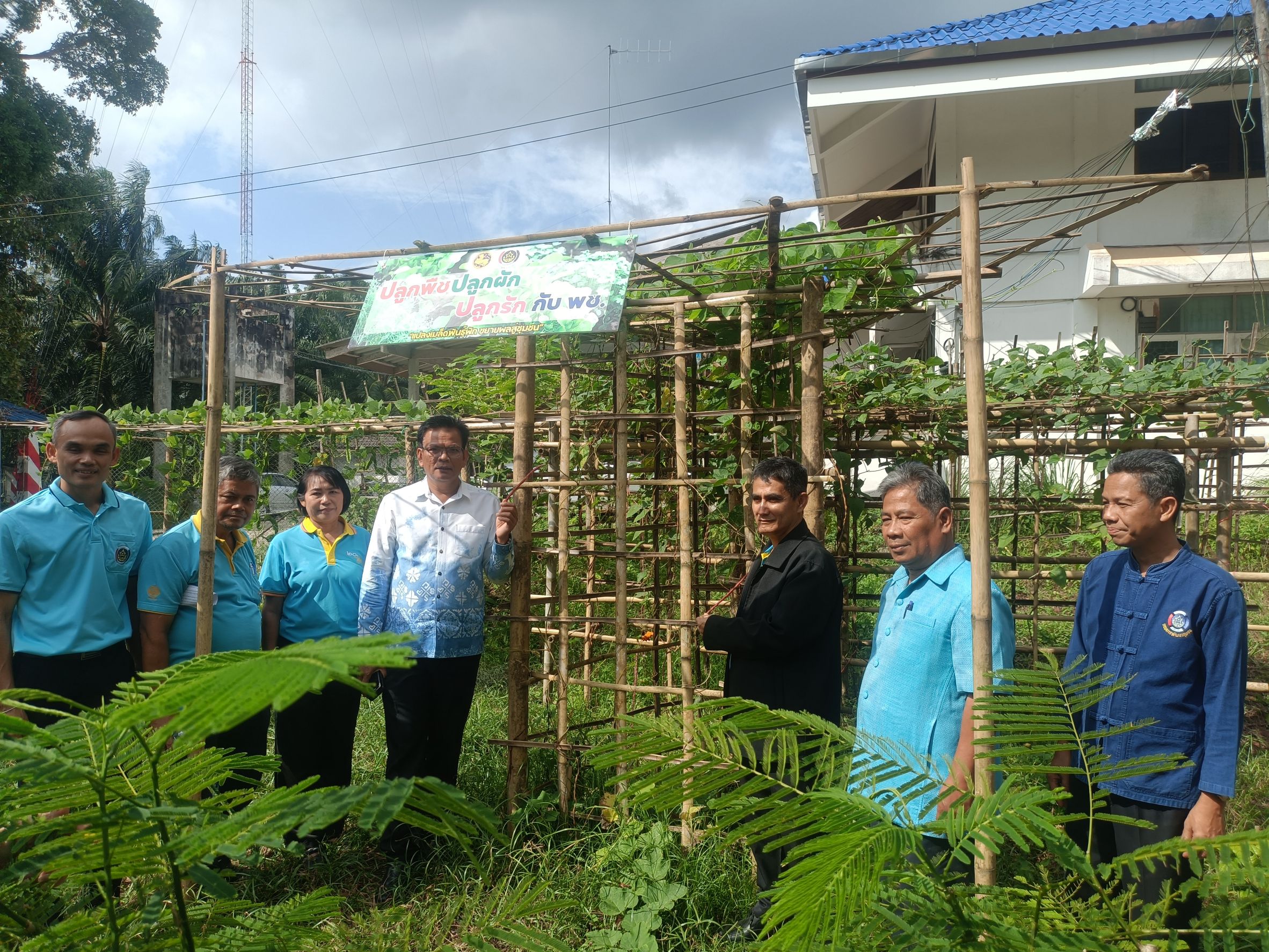 📣พช.สุราษฎร์ธานี📣 มอบแนวทางการขับเคลื่อนงานกองทุนแม่ของแผ่นดิน ในการประชุมเชิงปฏิบัติการคณะกรรมการกองทุนแม่ของแผ่นดิน อำเภอวิภาวดี