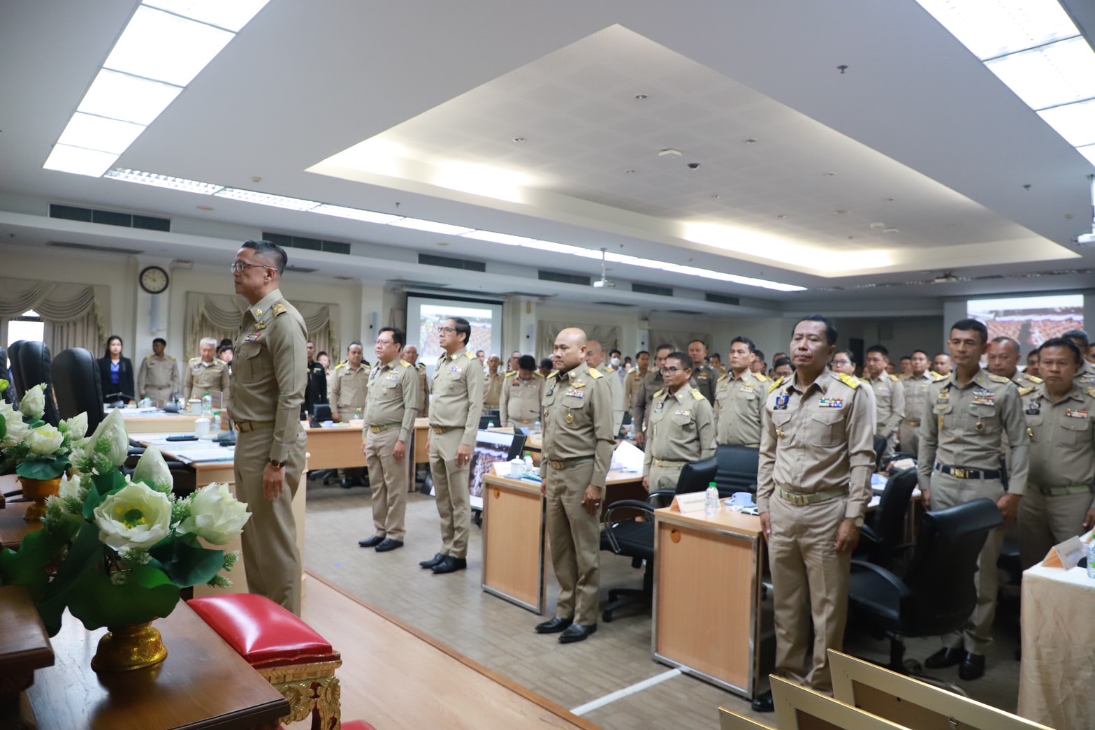 จังหวัดสุราษฎร์ธานี ประชุมหัวหน้าส่วนราชการและหน่วยงานที่เกี่ยวข้อง เพื่อติดตามผลการปฏิบัติราชการ ประจำเดือนกุมภาพันธ์ 2568