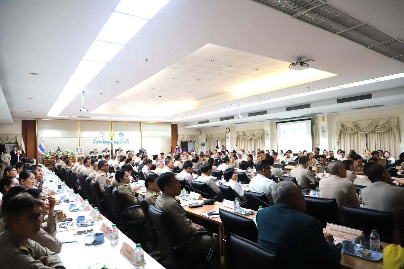 จังหวัดสุราษฎร์ธานี ประชุมหัวหน้าส่วนราชการและหน่วยงานที่เกี่ยวข้อง เพื่อติดตามผลการปฏิบัติราชการ ประจำเดือนกุมภาพันธ์ 2568