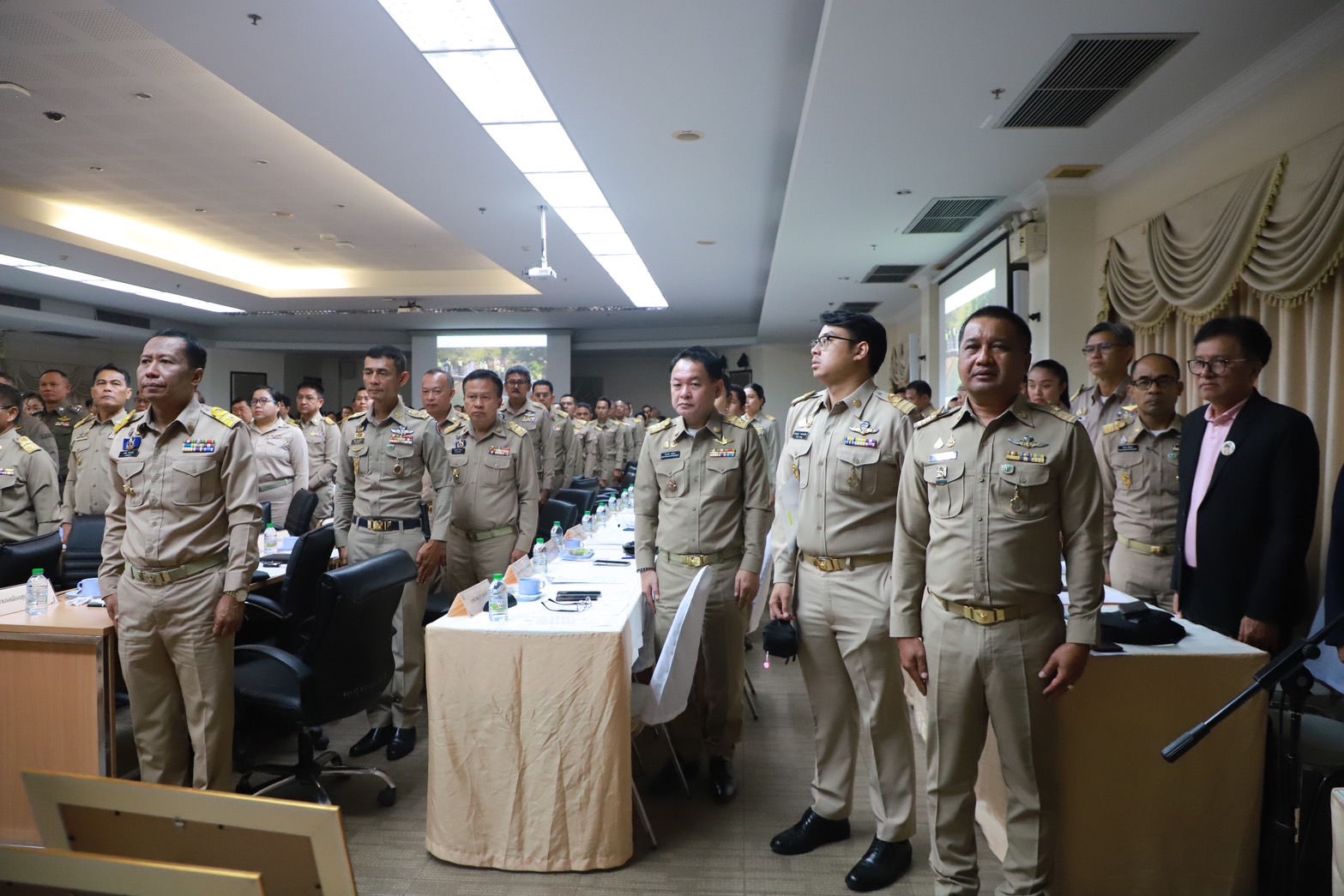 จังหวัดสุราษฎร์ธานี ประชุมหัวหน้าส่วนราชการและหน่วยงานที่เกี่ยวข้อง เพื่อติดตามผลการปฏิบัติราชการ ประจำเดือนกุมภาพันธ์ 2568