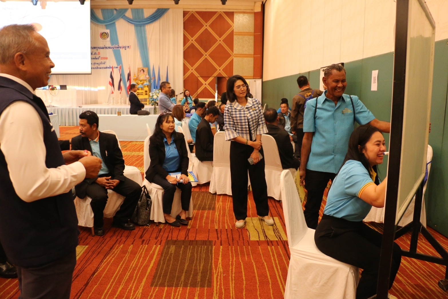 พช.สุราษฎร์ธานี ร่วมโครงการวิทยากรกระบวนการกองทุนแม่ของแผ่นดิน ครู (ข) ในพื้นที่ ปปส.ภาค 8