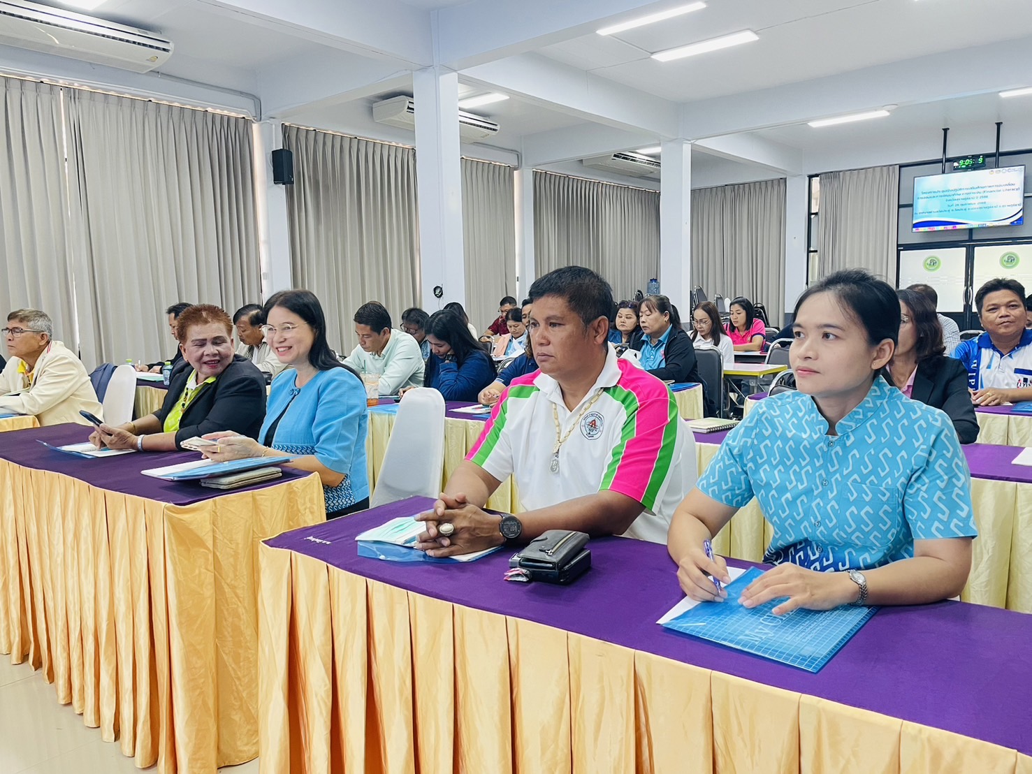 📢พช.สุราษฎร์ธานี📢 เสริมทักษะทางการเงินที่จำเป็น ให้เป็นพื้นฐานต่อยอดความรู้ และโอกาสในการเพิ่มพูนความรู้เกี่ยวกับการออมและการบริหารจัดการทางเงิน