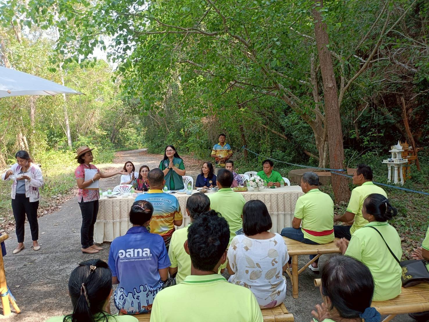 พช.สุราษฎร์ นำคณะทำงานขับเคลื่อนเศรษฐกิจฐานรากฯ ลงพื้นที่ติดตามและประเมินศักยภาพกลุ่มเป้าหมาย