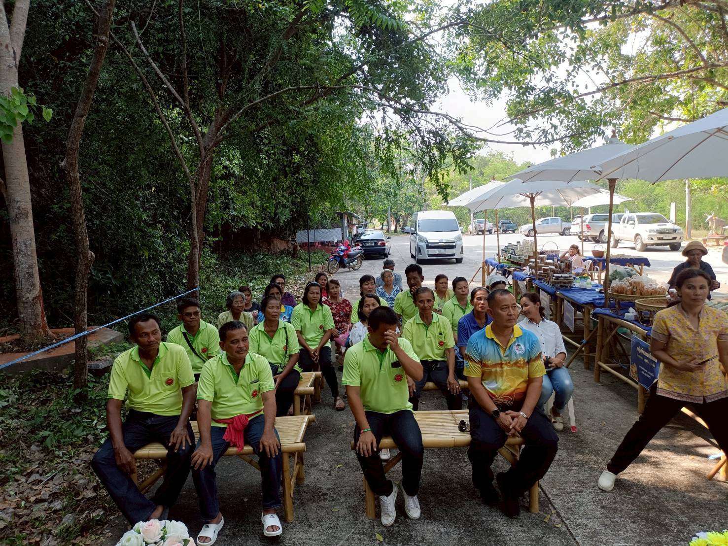 พช.สุราษฎร์ นำคณะทำงานขับเคลื่อนเศรษฐกิจฐานรากฯ ลงพื้นที่ติดตามและประเมินศักยภาพกลุ่มเป้าหมาย