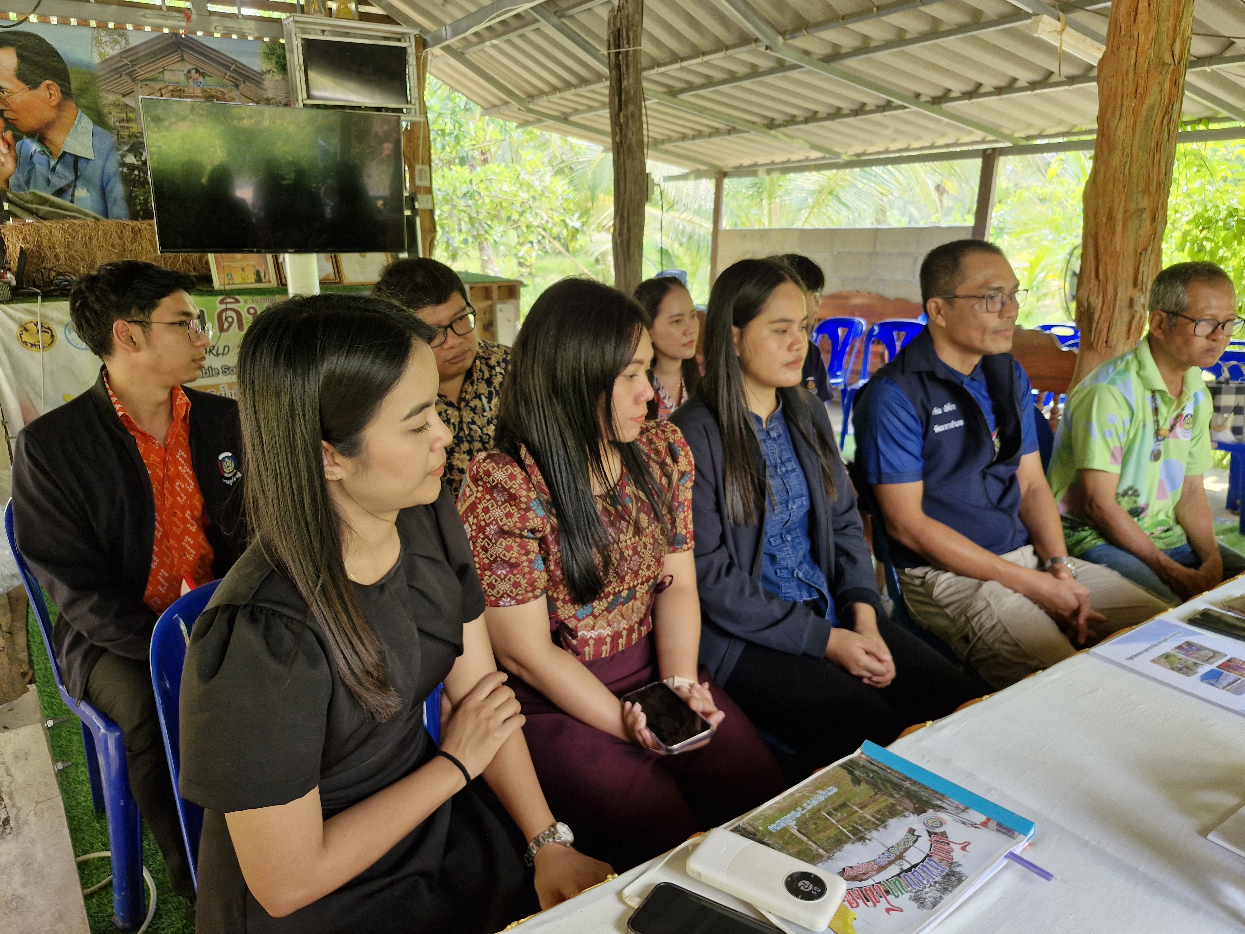 ผู้ตรวจรายการการกรม ปฏิบัติหน้าที่ผู้อำนวยการศูนย์ศึกษาและพัฒนาชุมนาชุมชนนครศรีธรรมรรมราช ลงพื้นที่ตรวจติดตามผลการดำเนินงานกรมการพัฒนาชุมชนที่สำคัญและตรวจเยี่ยมข้ารารายการบรรจุใหม่ สพอ.ท่าชนะ สพอ.พุนพิน และสพอ.พนม จ.สุราษฎร์ธานี