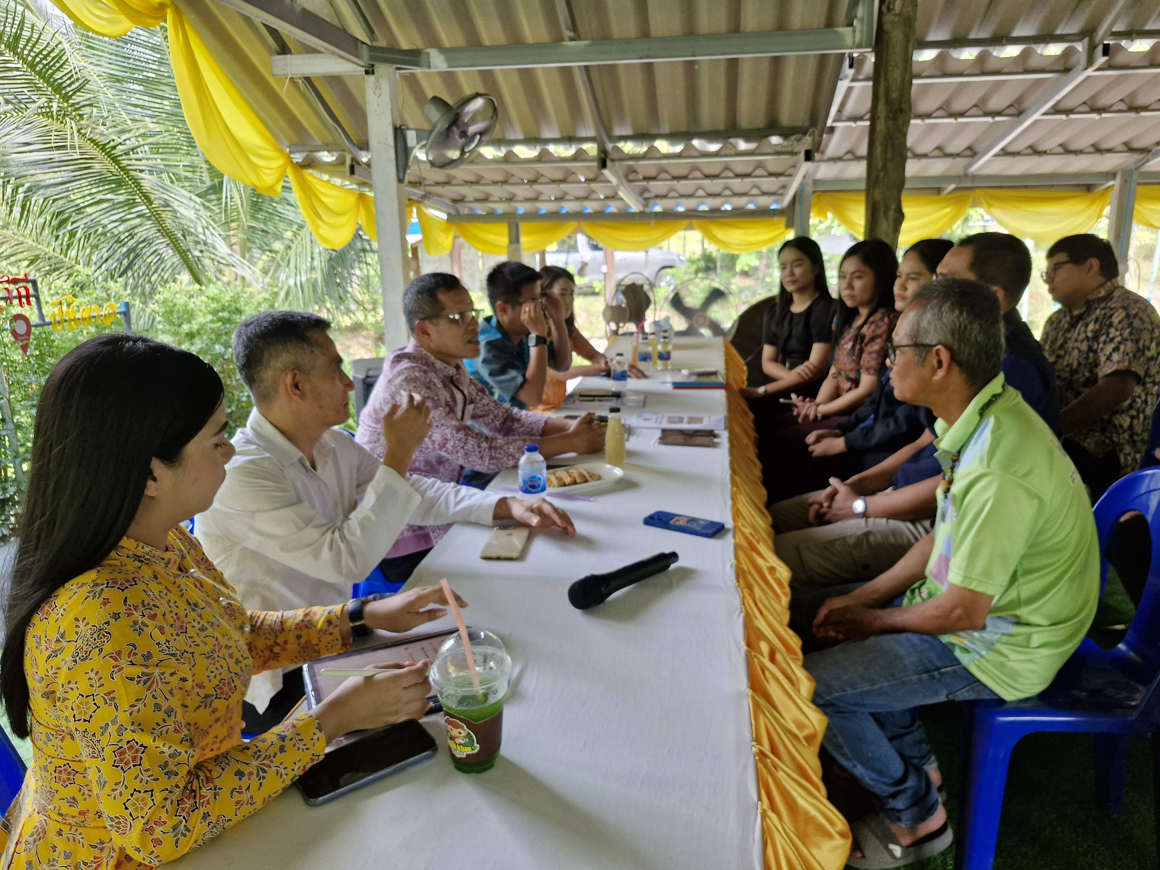 ผู้ตรวจรายการการกรม ปฏิบัติหน้าที่ผู้อำนวยการศูนย์ศึกษาและพัฒนาชุมนาชุมชนนครศรีธรรมรรมราช ลงพื้นที่ตรวจติดตามผลการดำเนินงานกรมการพัฒนาชุมชนที่สำคัญและตรวจเยี่ยมข้ารารายการบรรจุใหม่ สพอ.ท่าชนะ สพอ.พุนพิน และสพอ.พนม จ.สุราษฎร์ธานี