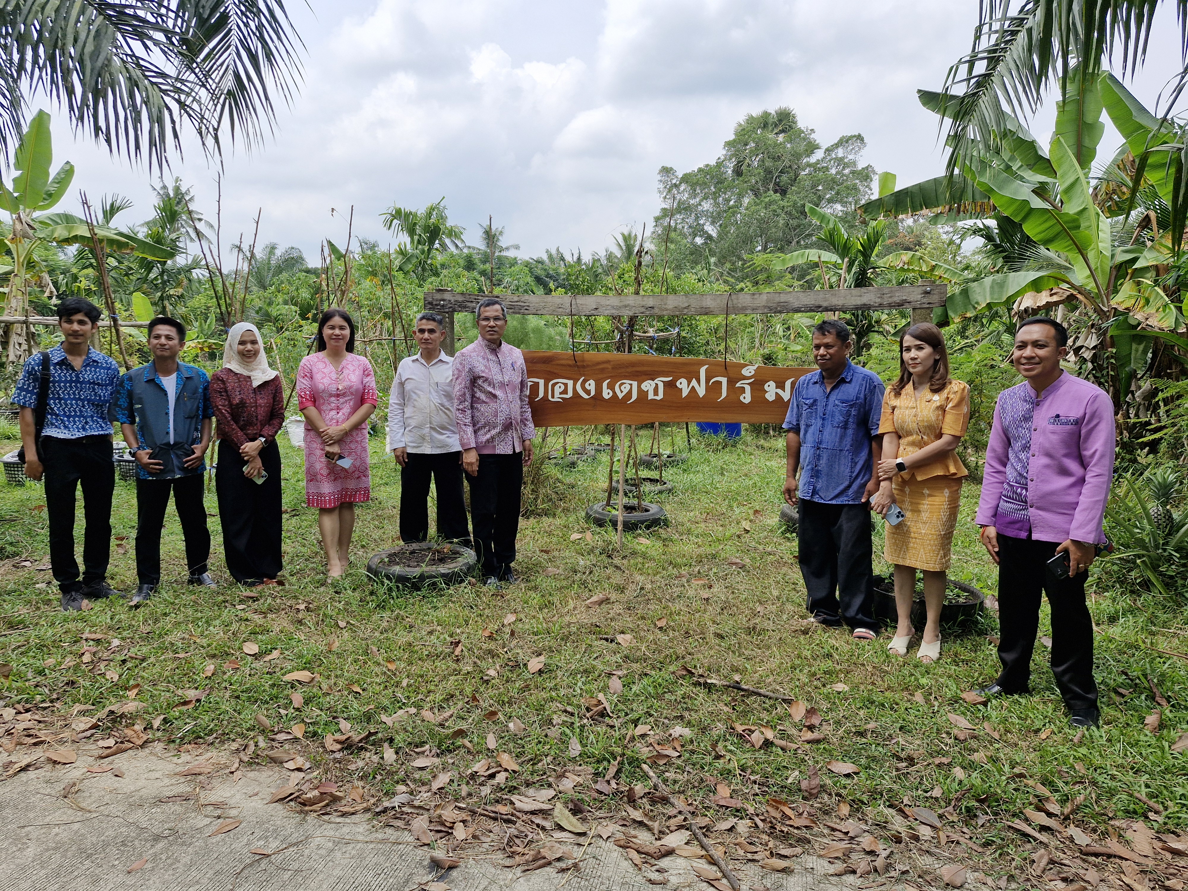 ผู้ตรวจรายการการกรม ปฏิบัติหน้าที่ผู้อำนวยการศูนย์ศึกษาและพัฒนาชุมนาชุมชนนครศรีธรรมรรมราช ลงพื้นที่ตรวจติดตามผลการดำเนินงานกรมการพัฒนาชุมชนที่สำคัญและตรวจเยี่ยมข้ารารายการบรรจุใหม่ สพอ.ท่าชนะ สพอ.พุนพิน และสพอ.พนม จ.สุราษฎร์ธานี