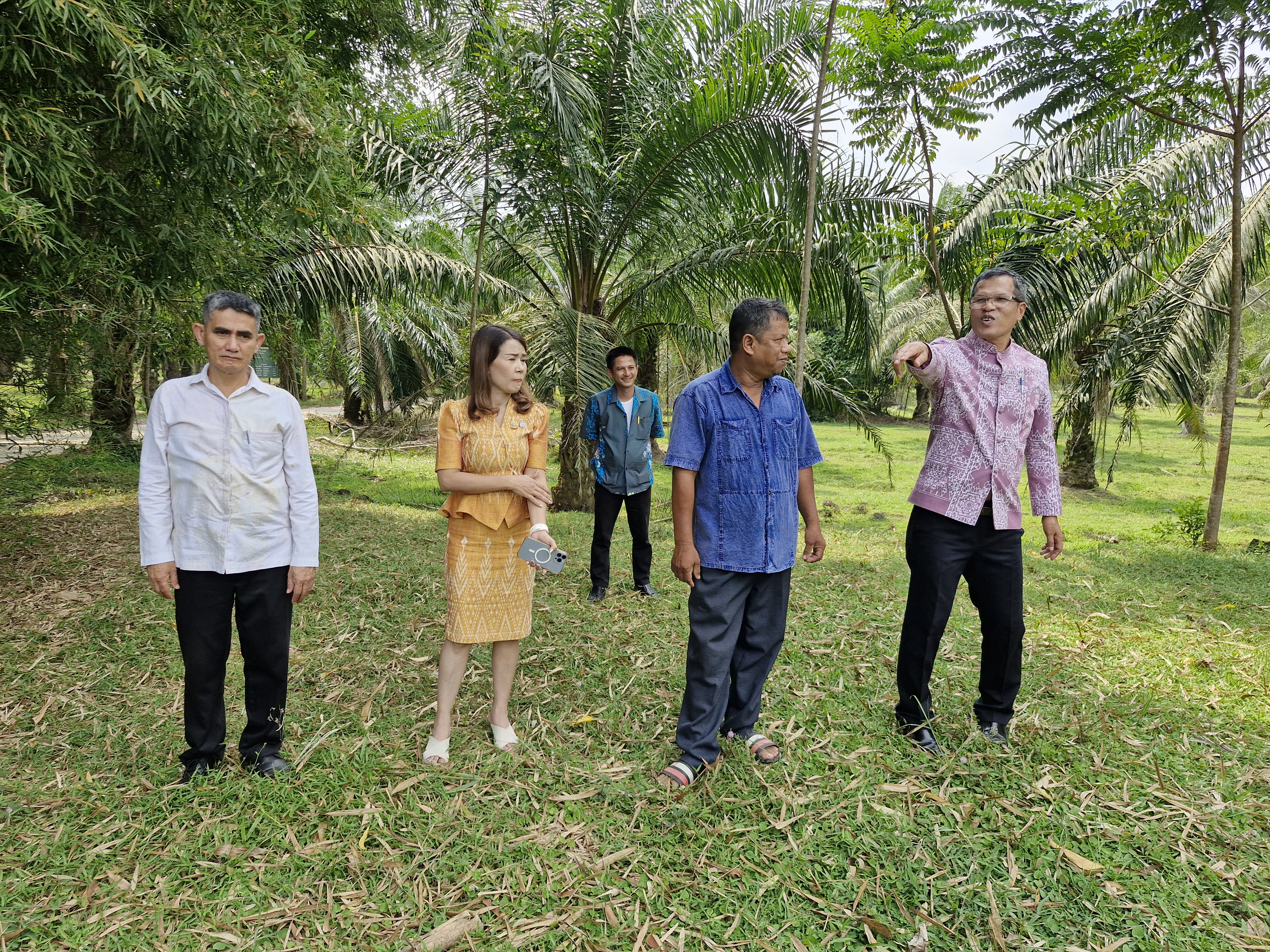 ผู้ตรวจรายการการกรม ปฏิบัติหน้าที่ผู้อำนวยการศูนย์ศึกษาและพัฒนาชุมนาชุมชนนครศรีธรรมรรมราช ลงพื้นที่ตรวจติดตามผลการดำเนินงานกรมการพัฒนาชุมชนที่สำคัญและตรวจเยี่ยมข้ารารายการบรรจุใหม่ สพอ.ท่าชนะ สพอ.พุนพิน และสพอ.พนม จ.สุราษฎร์ธานี