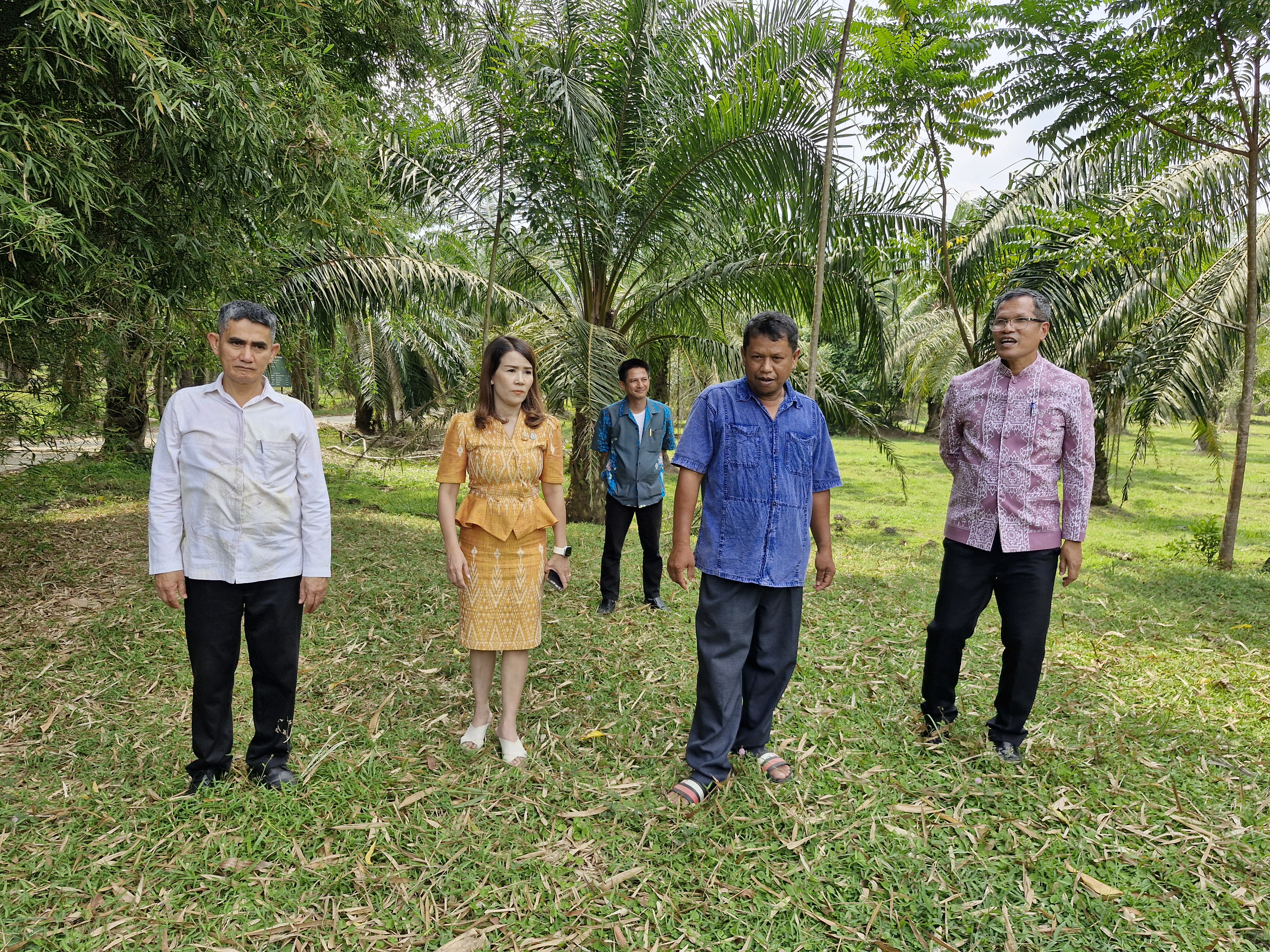 ผู้ตรวจรายการการกรม ปฏิบัติหน้าที่ผู้อำนวยการศูนย์ศึกษาและพัฒนาชุมนาชุมชนนครศรีธรรมรรมราช ลงพื้นที่ตรวจติดตามผลการดำเนินงานกรมการพัฒนาชุมชนที่สำคัญและตรวจเยี่ยมข้ารารายการบรรจุใหม่ สพอ.ท่าชนะ สพอ.พุนพิน และสพอ.พนม จ.สุราษฎร์ธานี