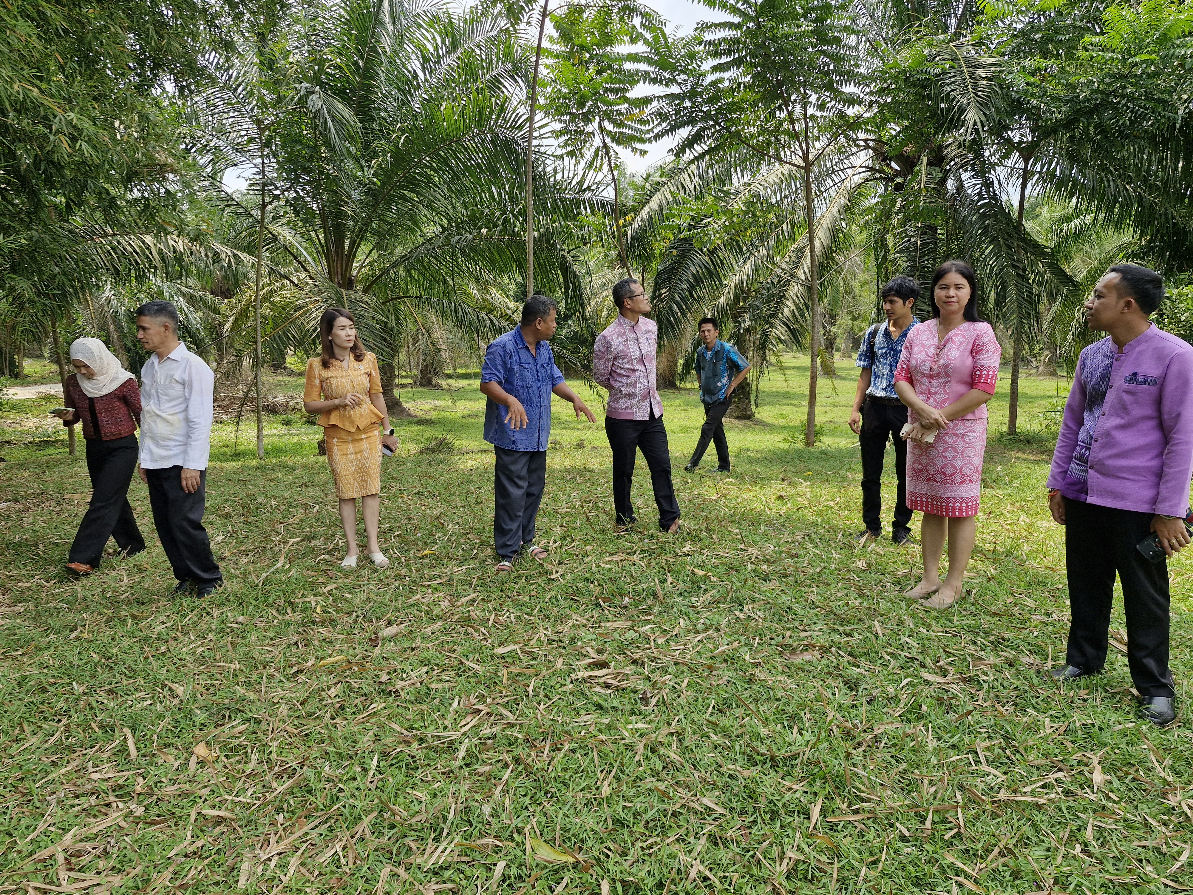 ผู้ตรวจรายการการกรม ปฏิบัติหน้าที่ผู้อำนวยการศูนย์ศึกษาและพัฒนาชุมนาชุมชนนครศรีธรรมรรมราช ลงพื้นที่ตรวจติดตามผลการดำเนินงานกรมการพัฒนาชุมชนที่สำคัญและตรวจเยี่ยมข้ารารายการบรรจุใหม่ สพอ.ท่าชนะ สพอ.พุนพิน และสพอ.พนม จ.สุราษฎร์ธานี