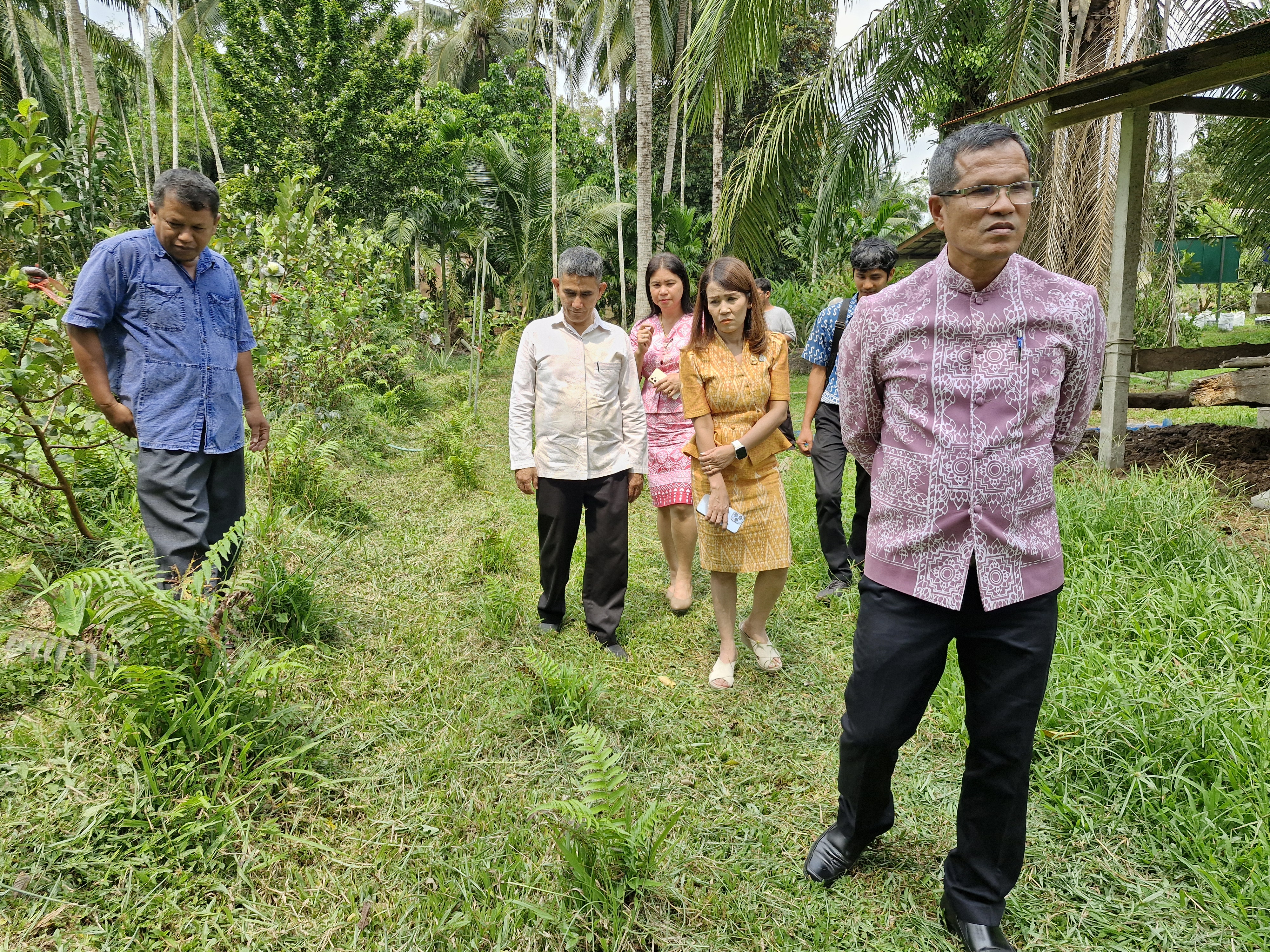 ผู้ตรวจรายการการกรม ปฏิบัติหน้าที่ผู้อำนวยการศูนย์ศึกษาและพัฒนาชุมนาชุมชนนครศรีธรรมรรมราช ลงพื้นที่ตรวจติดตามผลการดำเนินงานกรมการพัฒนาชุมชนที่สำคัญและตรวจเยี่ยมข้ารารายการบรรจุใหม่ สพอ.ท่าชนะ สพอ.พุนพิน และสพอ.พนม จ.สุราษฎร์ธานี