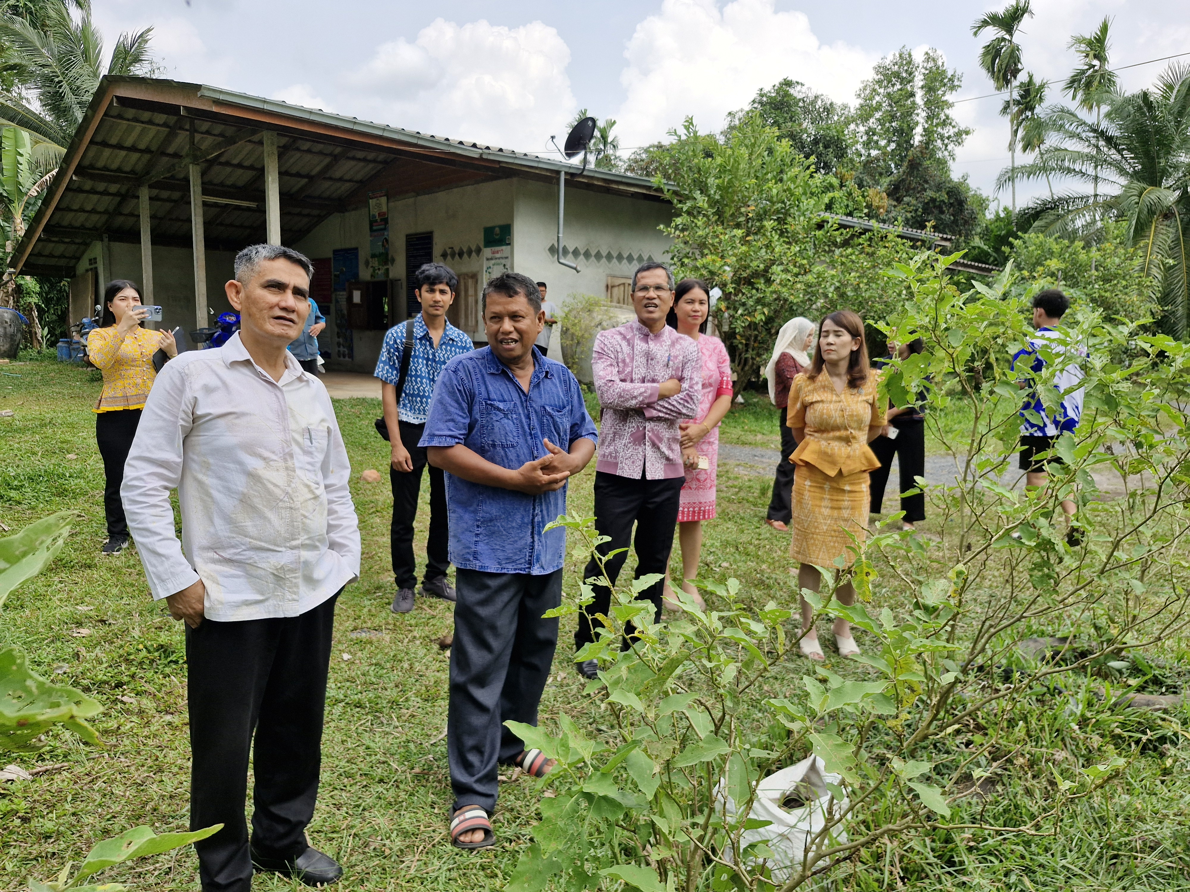 ผู้ตรวจรายการการกรม ปฏิบัติหน้าที่ผู้อำนวยการศูนย์ศึกษาและพัฒนาชุมนาชุมชนนครศรีธรรมรรมราช ลงพื้นที่ตรวจติดตามผลการดำเนินงานกรมการพัฒนาชุมชนที่สำคัญและตรวจเยี่ยมข้ารารายการบรรจุใหม่ สพอ.ท่าชนะ สพอ.พุนพิน และสพอ.พนม จ.สุราษฎร์ธานี