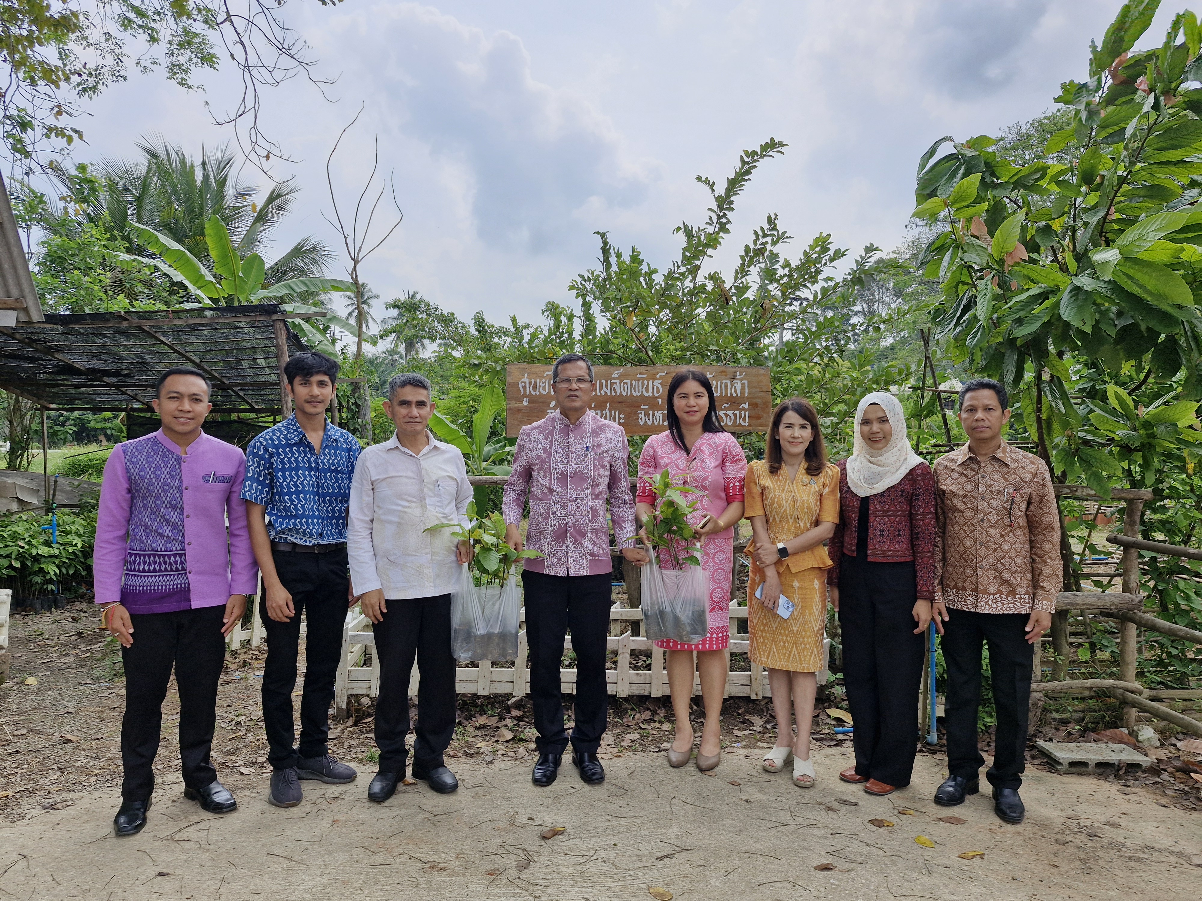 ผู้ตรวจรายการการกรม ปฏิบัติหน้าที่ผู้อำนวยการศูนย์ศึกษาและพัฒนาชุมนาชุมชนนครศรีธรรมรรมราช ลงพื้นที่ตรวจติดตามผลการดำเนินงานกรมการพัฒนาชุมชนที่สำคัญและตรวจเยี่ยมข้ารารายการบรรจุใหม่ สพอ.ท่าชนะ สพอ.พุนพิน และสพอ.พนม จ.สุราษฎร์ธานี