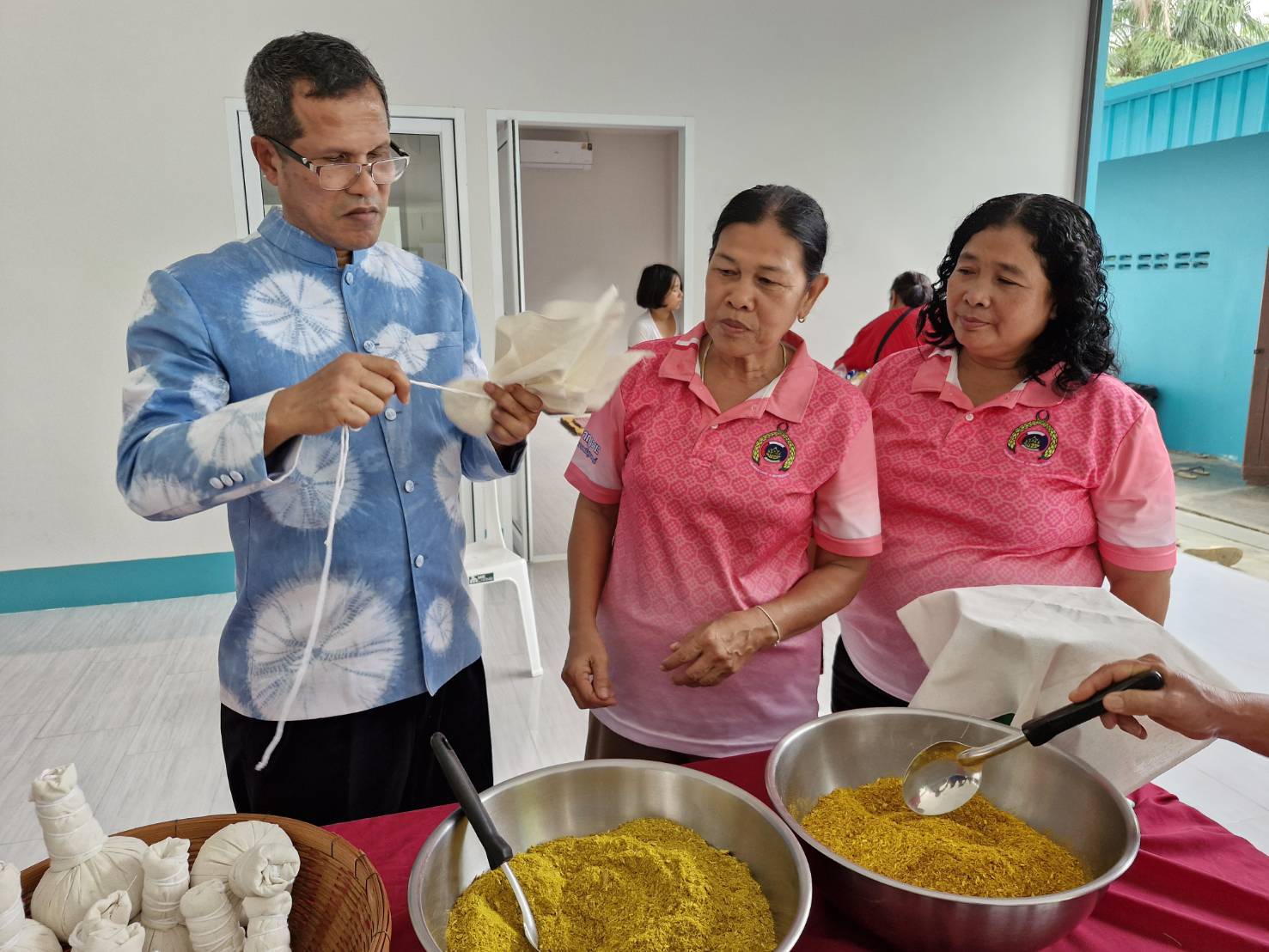 ผู้ตรวจรายการการกรม ปฏิบัติหน้าที่ผู้อำนวยการศูนย์ศึกษาและพัฒนาชุมนาชุมชนนครศรีธรรมรรมราช ลงพื้นที่ตรวจติดตามผลการดำเนินงานกรมการพัฒนาชุมชนที่สำคัญและตรวจเยี่ยมข้ารารายการบรรจุใหม่ สพอ.ท่าชนะ สพอ.พุนพิน และสพอ.พนม จ.สุราษฎร์ธานี