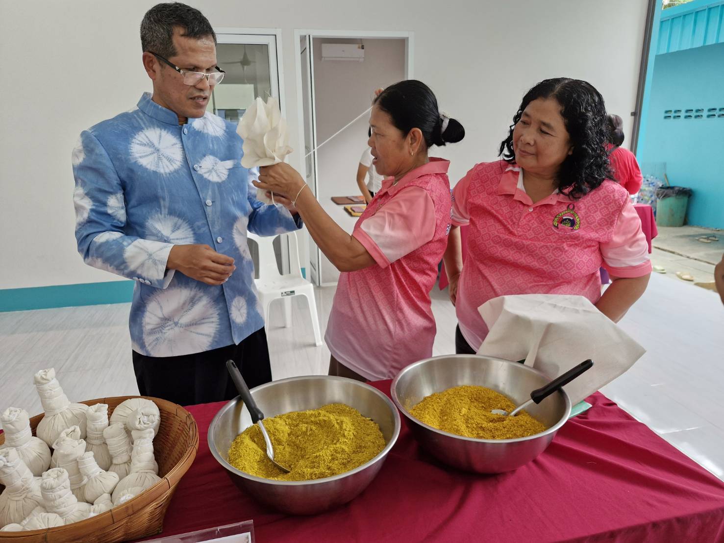 ผู้ตรวจรายการการกรม ปฏิบัติหน้าที่ผู้อำนวยการศูนย์ศึกษาและพัฒนาชุมนาชุมชนนครศรีธรรมรรมราช ลงพื้นที่ตรวจติดตามผลการดำเนินงานกรมการพัฒนาชุมชนที่สำคัญและตรวจเยี่ยมข้ารารายการบรรจุใหม่ สพอ.ท่าชนะ สพอ.พุนพิน และสพอ.พนม จ.สุราษฎร์ธานี