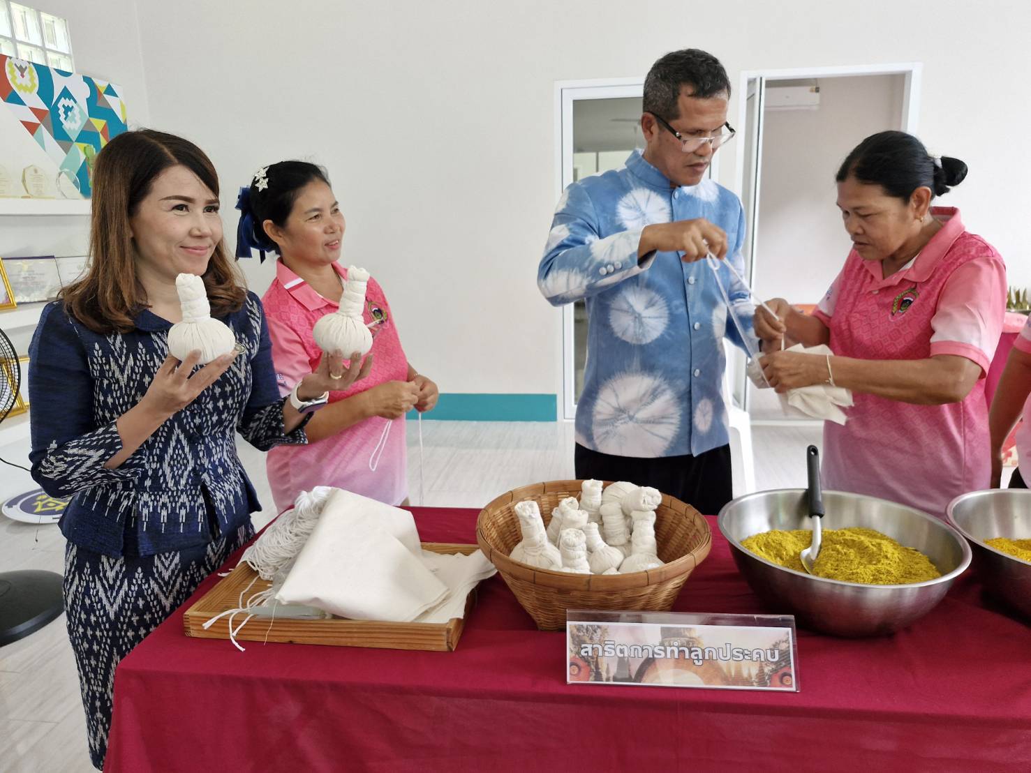 ผู้ตรวจรายการการกรม ปฏิบัติหน้าที่ผู้อำนวยการศูนย์ศึกษาและพัฒนาชุมนาชุมชนนครศรีธรรมรรมราช ลงพื้นที่ตรวจติดตามผลการดำเนินงานกรมการพัฒนาชุมชนที่สำคัญและตรวจเยี่ยมข้ารารายการบรรจุใหม่ สพอ.ท่าชนะ สพอ.พุนพิน และสพอ.พนม จ.สุราษฎร์ธานี