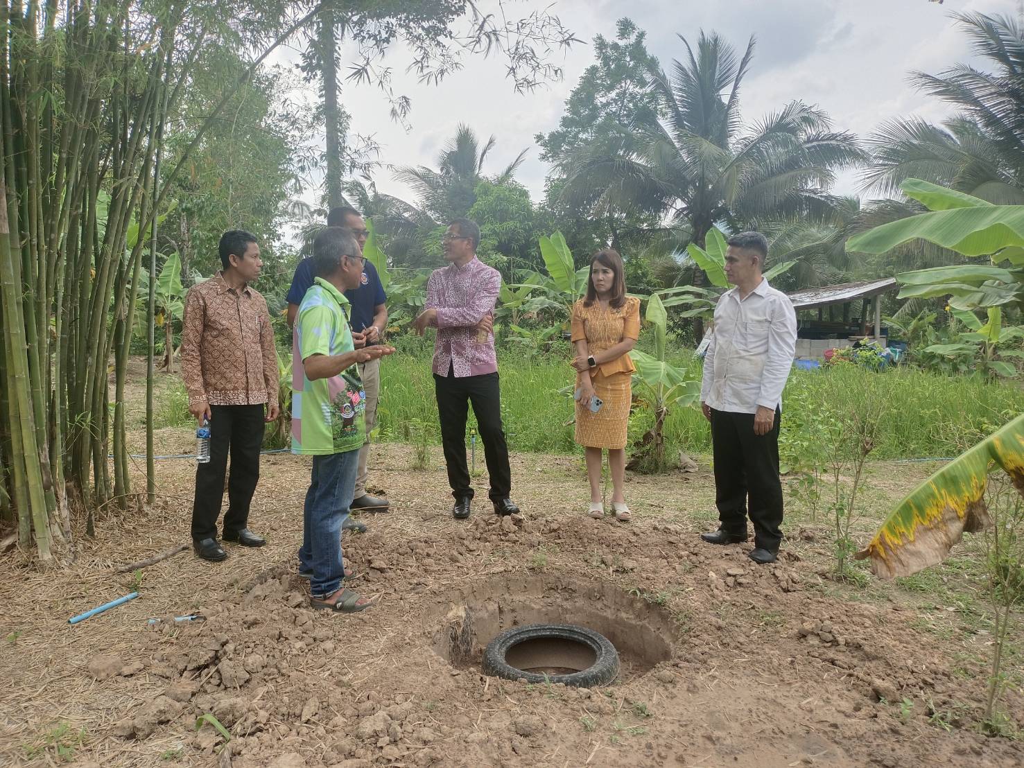 ผู้ตรวจรายการการกรม ปฏิบัติหน้าที่ผู้อำนวยการศูนย์ศึกษาและพัฒนาชุมนาชุมชนนครศรีธรรมรรมราช ลงพื้นที่ตรวจติดตามผลการดำเนินงานกรมการพัฒนาชุมชนที่สำคัญและตรวจเยี่ยมข้ารารายการบรรจุใหม่ สพอ.ท่าชนะ สพอ.พุนพิน และสพอ.พนม จ.สุราษฎร์ธานี