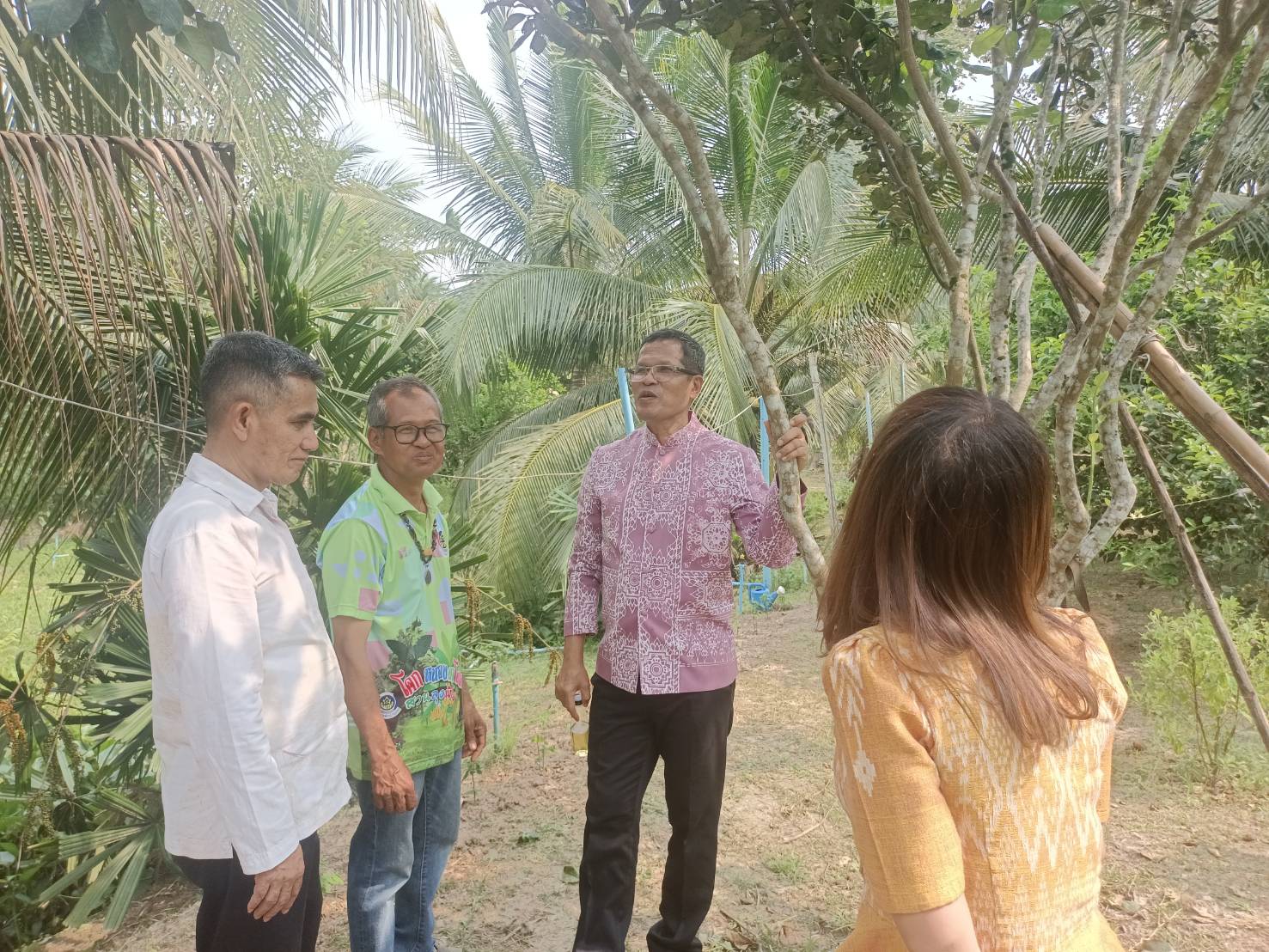 ผู้ตรวจรายการการกรม ปฏิบัติหน้าที่ผู้อำนวยการศูนย์ศึกษาและพัฒนาชุมนาชุมชนนครศรีธรรมรรมราช ลงพื้นที่ตรวจติดตามผลการดำเนินงานกรมการพัฒนาชุมชนที่สำคัญและตรวจเยี่ยมข้ารารายการบรรจุใหม่ สพอ.ท่าชนะ สพอ.พุนพิน และสพอ.พนม จ.สุราษฎร์ธานี