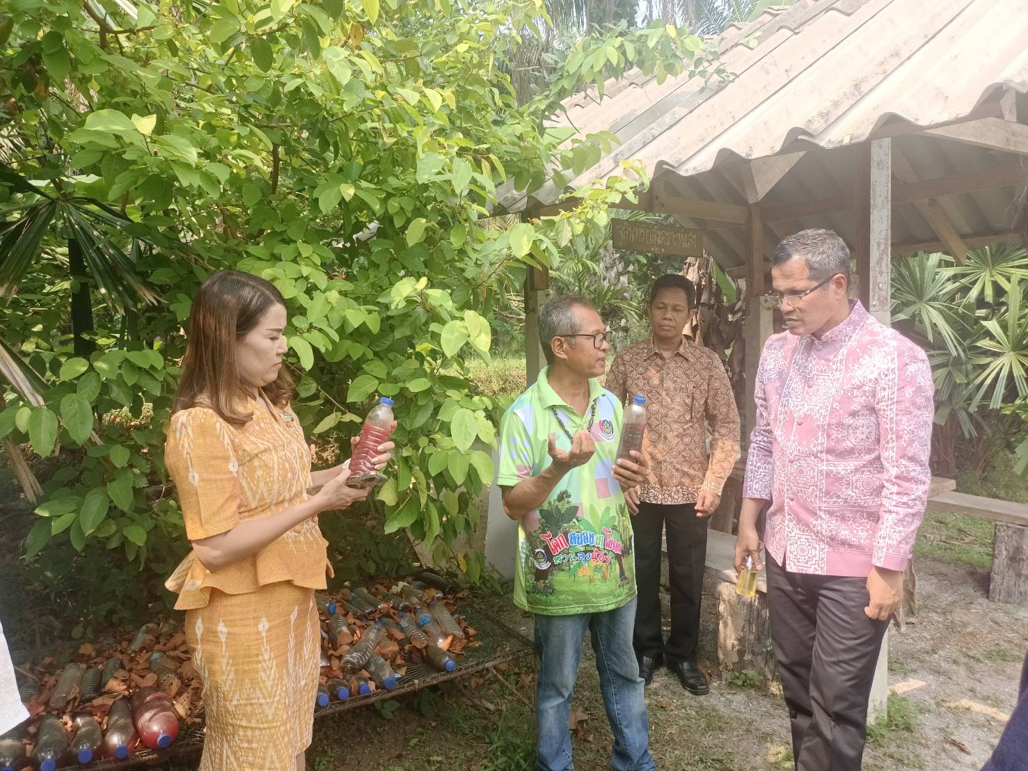 ผู้ตรวจรายการการกรม ปฏิบัติหน้าที่ผู้อำนวยการศูนย์ศึกษาและพัฒนาชุมนาชุมชนนครศรีธรรมรรมราช ลงพื้นที่ตรวจติดตามผลการดำเนินงานกรมการพัฒนาชุมชนที่สำคัญและตรวจเยี่ยมข้ารารายการบรรจุใหม่ สพอ.ท่าชนะ สพอ.พุนพิน และสพอ.พนม จ.สุราษฎร์ธานี