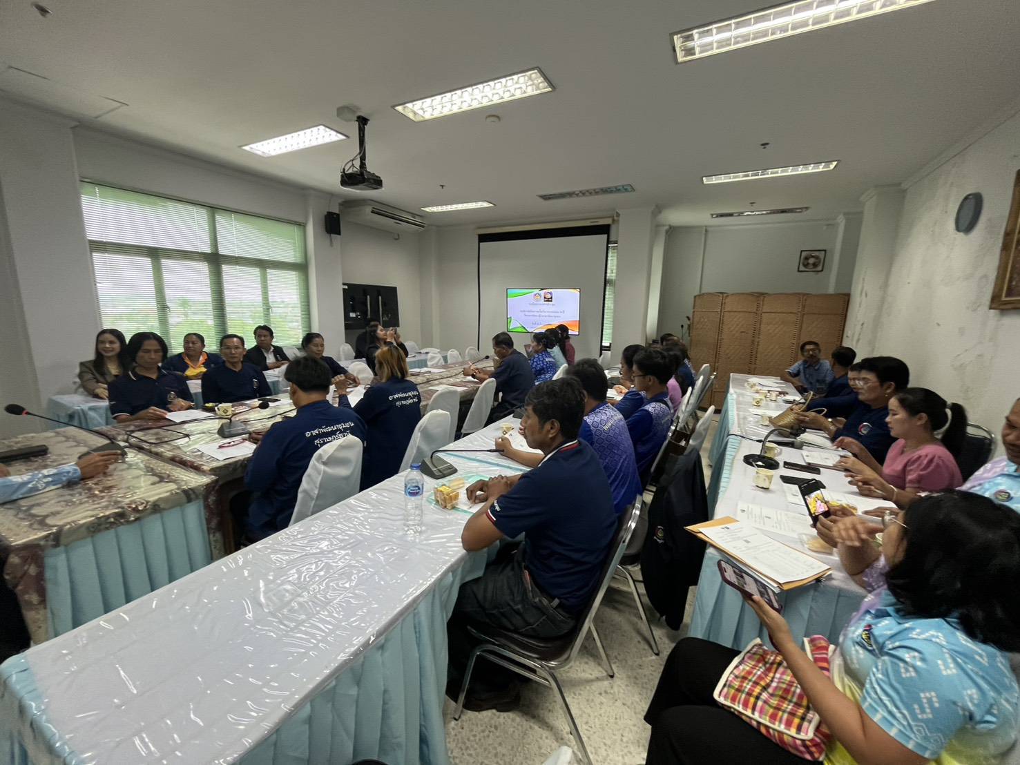 พช.สุราษฎร์ธานี จับมือชมรมผู้นำอาสาพัฒนาชุมชน จัดสรรทุนสนับสนุนขับเคลื่อนงานพัฒนาชุมชน
