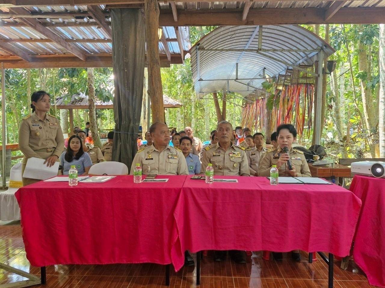 📢พช.สุราษฎร์ธานี📢ร่วมต้อนรับ และร่วมคณะผู้ตรวจฯ กระทรวงมหาดไทย ลงพื้นที่จังหวัดสุราษฎร์ธานี ติดตามการปฏิบัติงานตามนโยบายรัฐบาล พร้อมตรวจเยี่ยมการพัฒนาแหล่งท่องเที่ยว หวังสร้างโอกาสทางเศรษฐกิจให้กับชุมชน