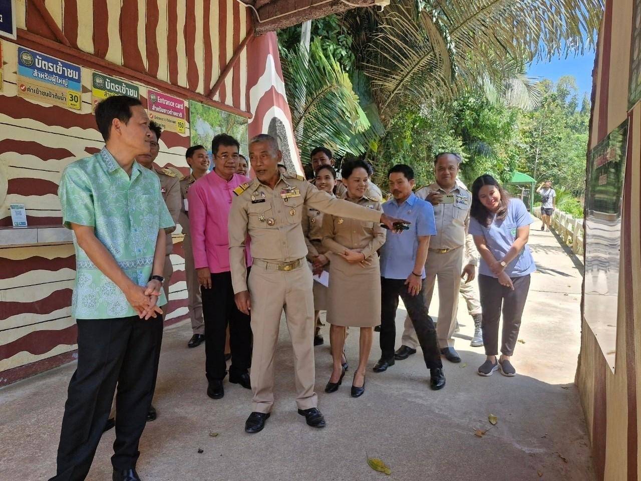 📢พช.สุราษฎร์ธานี📢ร่วมต้อนรับ และร่วมคณะผู้ตรวจฯ กระทรวงมหาดไทย ลงพื้นที่จังหวัดสุราษฎร์ธานี ติดตามการปฏิบัติงานตามนโยบายรัฐบาล พร้อมตรวจเยี่ยมการพัฒนาแหล่งท่องเที่ยว หวังสร้างโอกาสทางเศรษฐกิจให้กับชุมชน