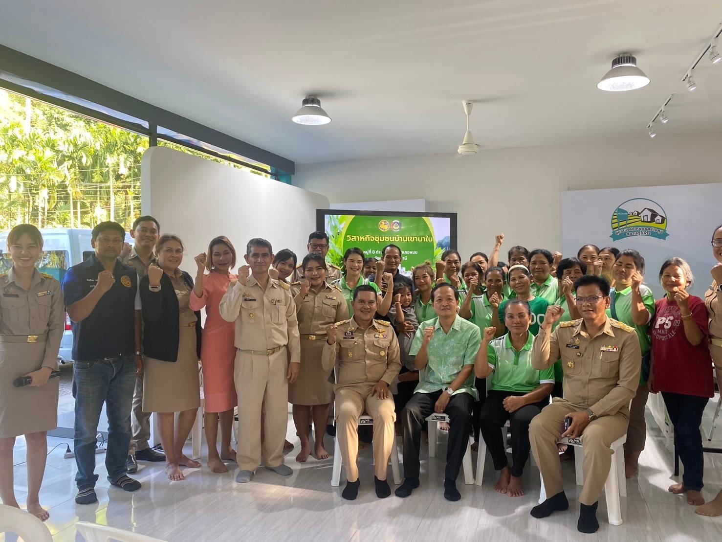 📢พช.สุราษฎร์ธานี📢ร่วมต้อนรับ และร่วมคณะผู้ตรวจฯ กระทรวงมหาดไทย ลงพื้นที่จังหวัดสุราษฎร์ธานี ติดตามการปฏิบัติงานตามนโยบายรัฐบาล พร้อมตรวจเยี่ยมการพัฒนาแหล่งท่องเที่ยว หวังสร้างโอกาสทางเศรษฐกิจให้กับชุมชน