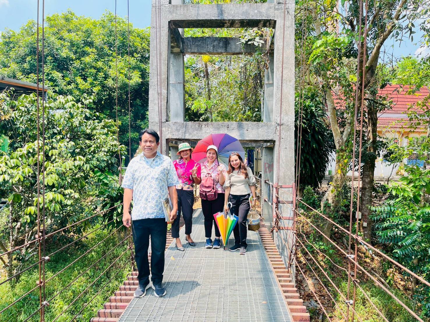 พช.สุราษฎร์ นำคณะทำงานขับเคลื่อนเศรษฐกิจฐานรากฯ ลงพื้นที่ติดตามและประเมินศักยภาพกลุ่มเป้าหมาย