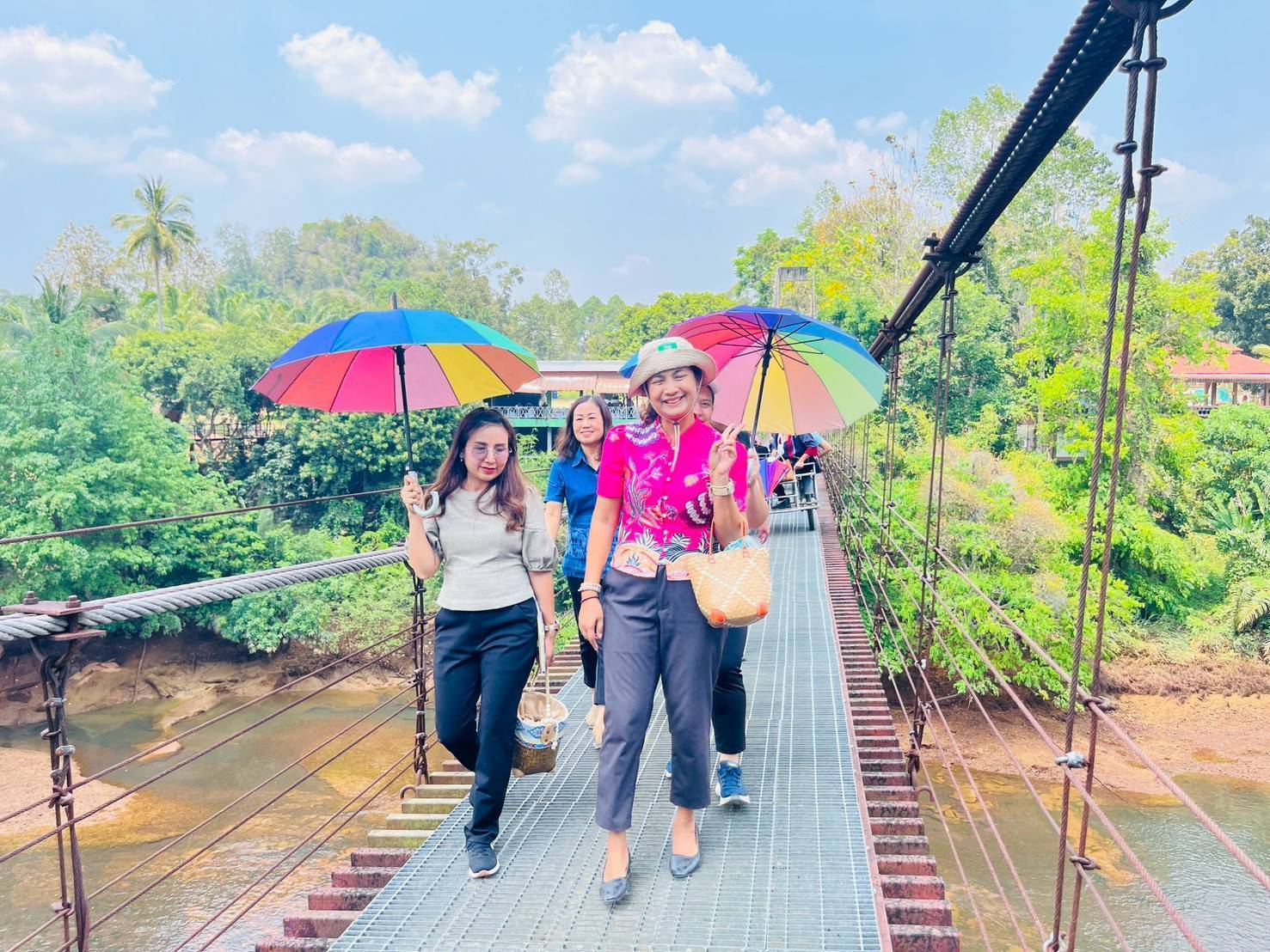 พช.สุราษฎร์ นำคณะทำงานขับเคลื่อนเศรษฐกิจฐานรากฯ ลงพื้นที่ติดตามและประเมินศักยภาพกลุ่มเป้าหมาย