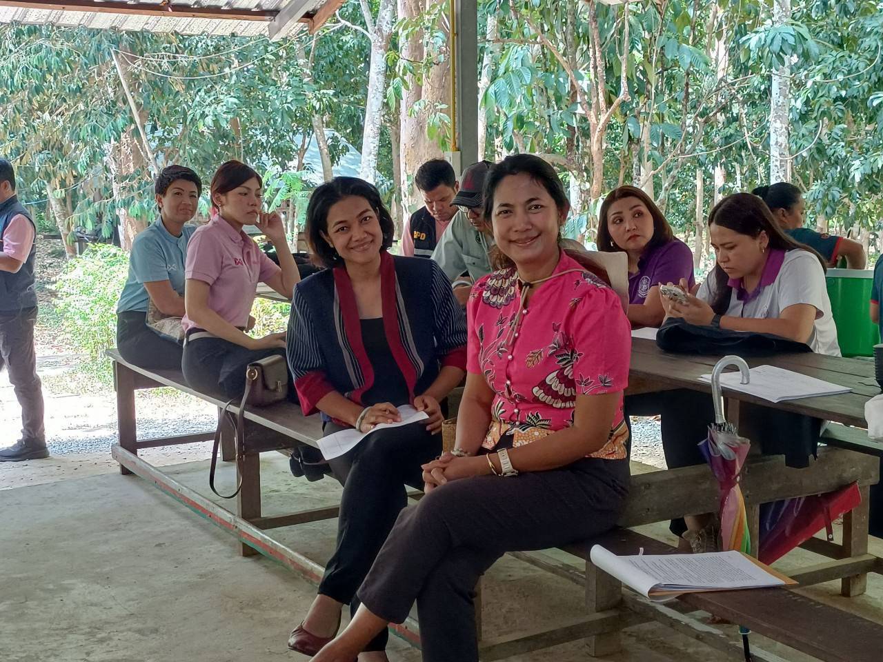 พช.สุราษฎร์ นำคณะทำงานขับเคลื่อนเศรษฐกิจฐานรากฯ ลงพื้นที่ติดตามและประเมินศักยภาพกลุ่มเป้าหมาย