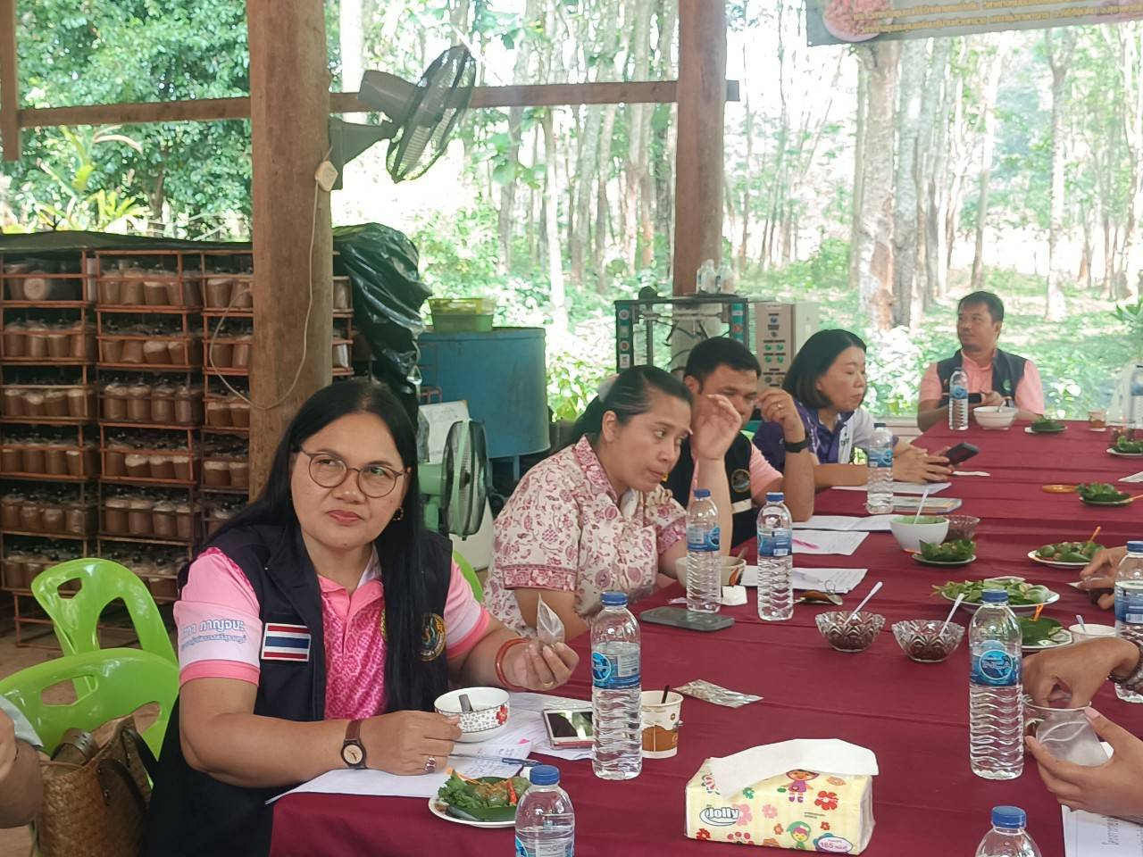 พช.สุราษฎร์ นำคณะทำงานขับเคลื่อนเศรษฐกิจฐานรากฯ ลงพื้นที่ติดตามและประเมินศักยภาพกลุ่มเป้าหมาย