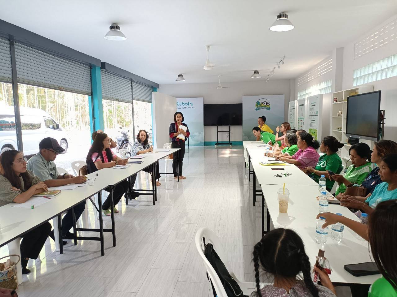 พช.สุราษฎร์ นำคณะทำงานขับเคลื่อนเศรษฐกิจฐานรากฯ ลงพื้นที่ติดตามและประเมินศักยภาพกลุ่มเป้าหมาย