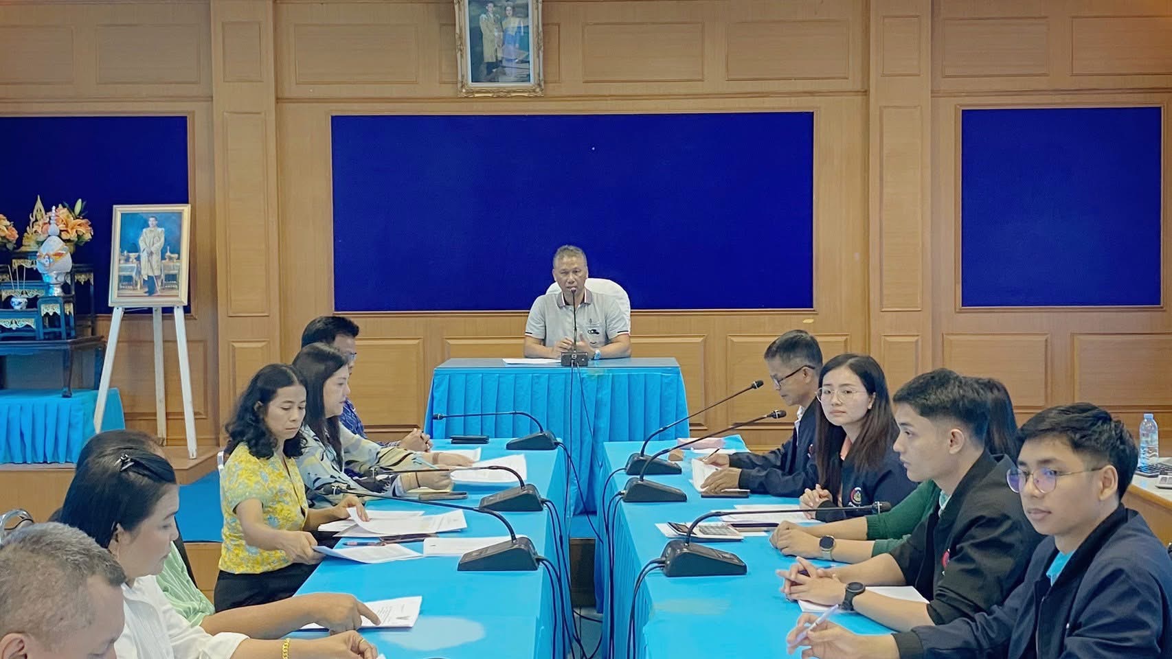 พัฒนาชุมชนสุราษฎร์ ร่วมกับอำเภอเคียนซาจัดเวทีไกล่เกลี่ยหนี้ค้างชำระกองทุนพัฒนาบทบาทสตรี