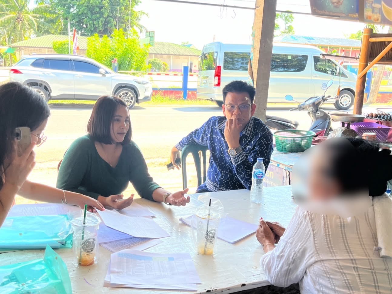 พัฒนาชุมชนสุราษฎร์ ร่วมกับอำเภอเคียนซาจัดเวทีไกล่เกลี่ยหนี้ค้างชำระกองทุนพัฒนาบทบาทสตรี