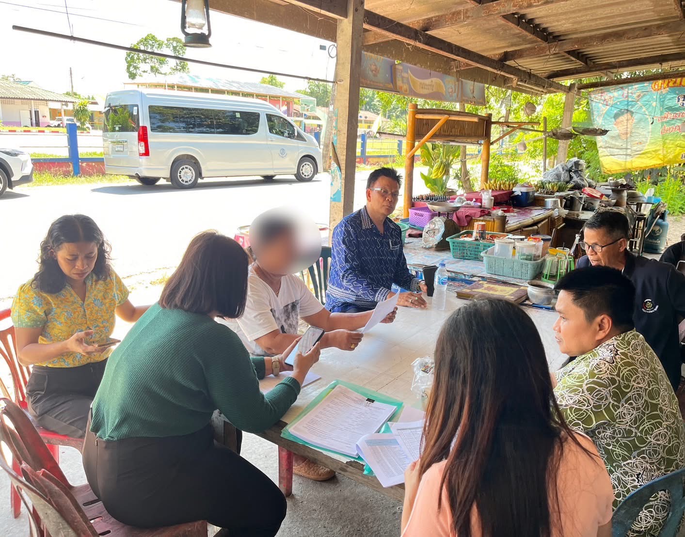 พัฒนาชุมชนสุราษฎร์ ร่วมกับอำเภอเคียนซาจัดเวทีไกล่เกลี่ยหนี้ค้างชำระกองทุนพัฒนาบทบาทสตรี