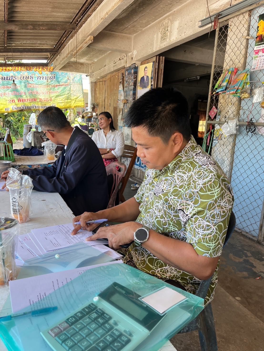 พัฒนาชุมชนสุราษฎร์ ร่วมกับอำเภอเคียนซาจัดเวทีไกล่เกลี่ยหนี้ค้างชำระกองทุนพัฒนาบทบาทสตรี