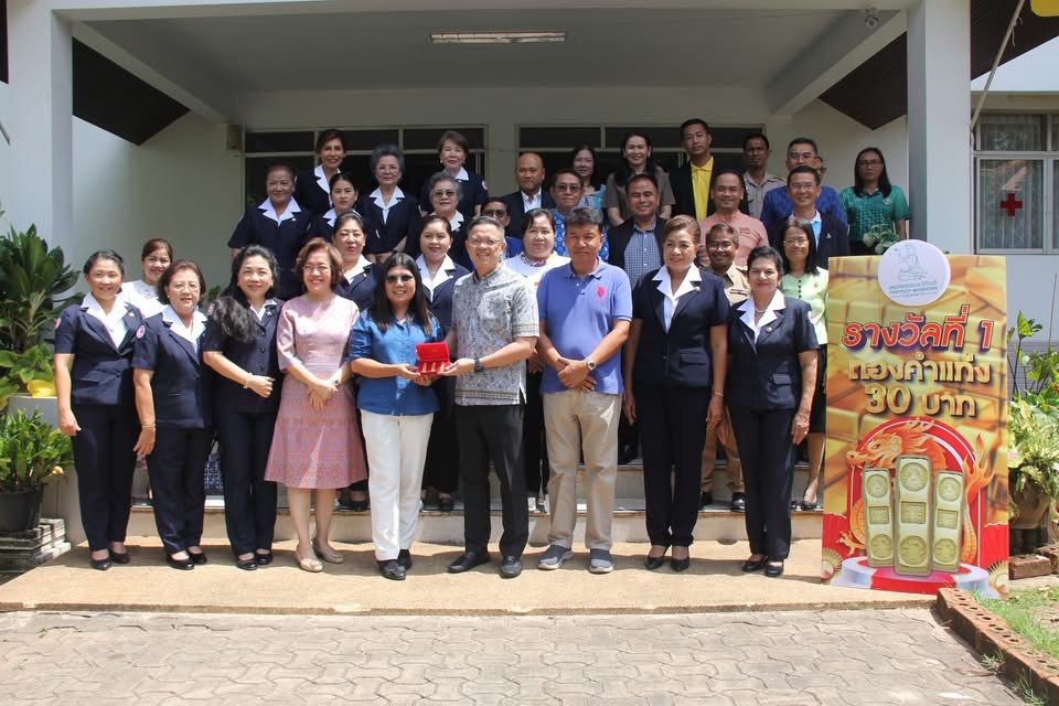 📢พช.สุราษฎร์ธานี📢 ร่วมพิธีมอบรางวัลแก่ผู้โชคดีจากสลากกาชาด ประจำปี 2568 รางวัลใหญ่ทองคำแท่งน้ำหนัก 30 บาท