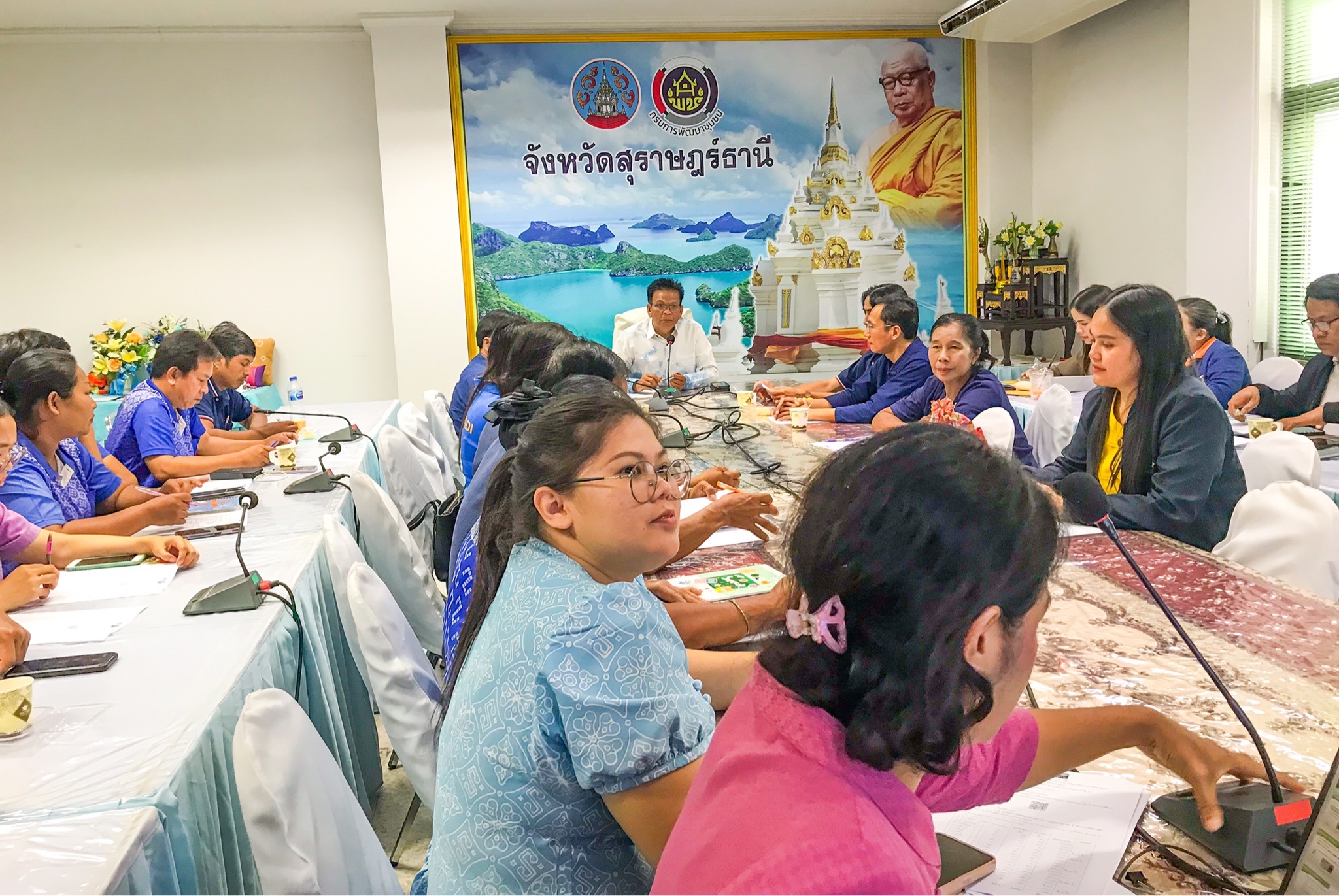 พช.สุราษฎร์ธานี จับมือชมรมผู้นำอาสาพัฒนาชุมชน จัดสรรทุนสนับสนุนขับเคลื่อนงานพัฒนาชุมชน