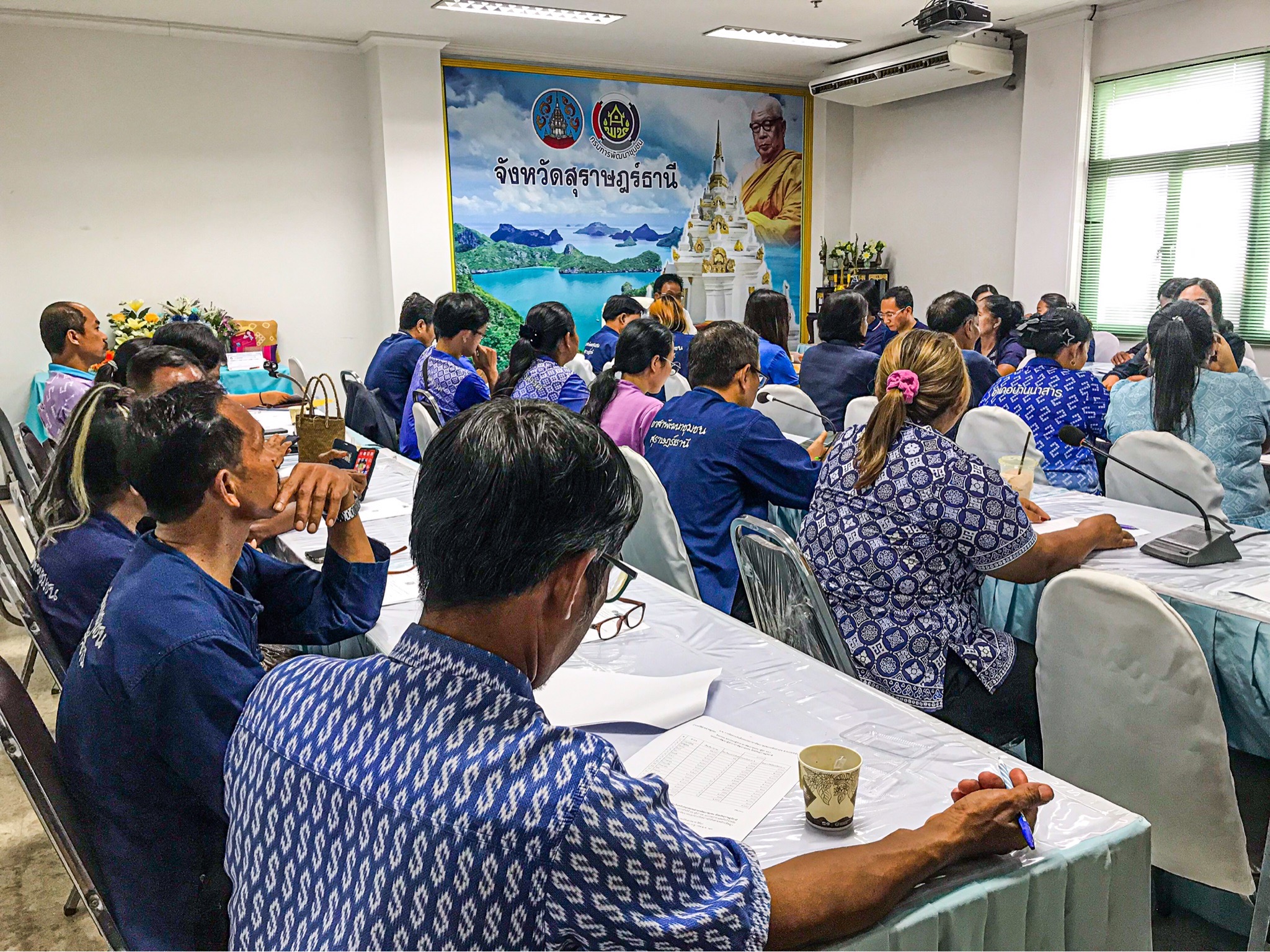 พช.สุราษฎร์ธานี จับมือชมรมผู้นำอาสาพัฒนาชุมชน จัดสรรทุนสนับสนุนขับเคลื่อนงานพัฒนาชุมชน