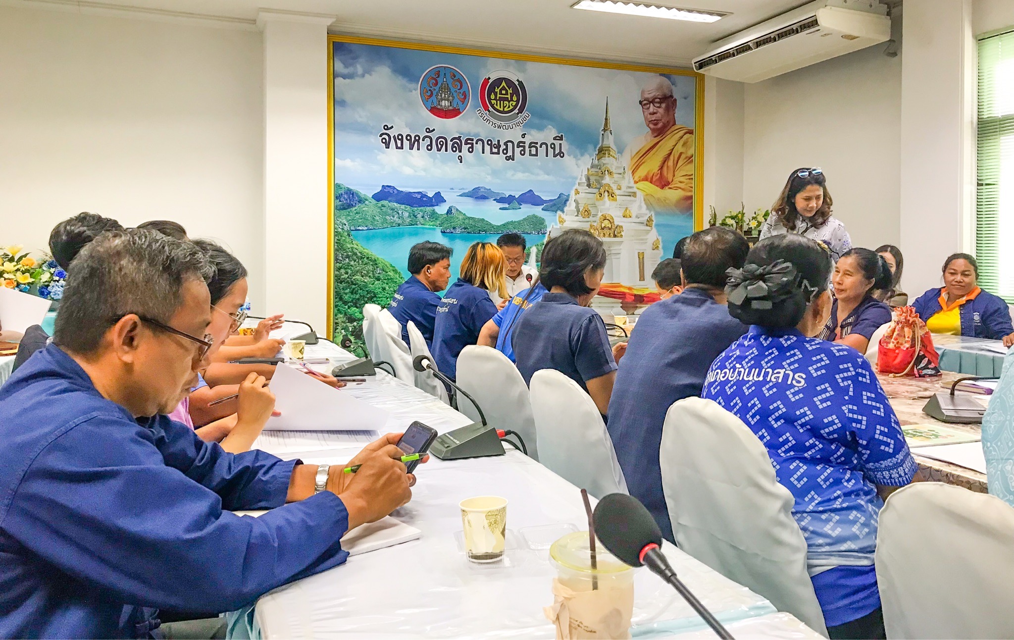 พช.สุราษฎร์ธานี จับมือชมรมผู้นำอาสาพัฒนาชุมชน จัดสรรทุนสนับสนุนขับเคลื่อนงานพัฒนาชุมชน