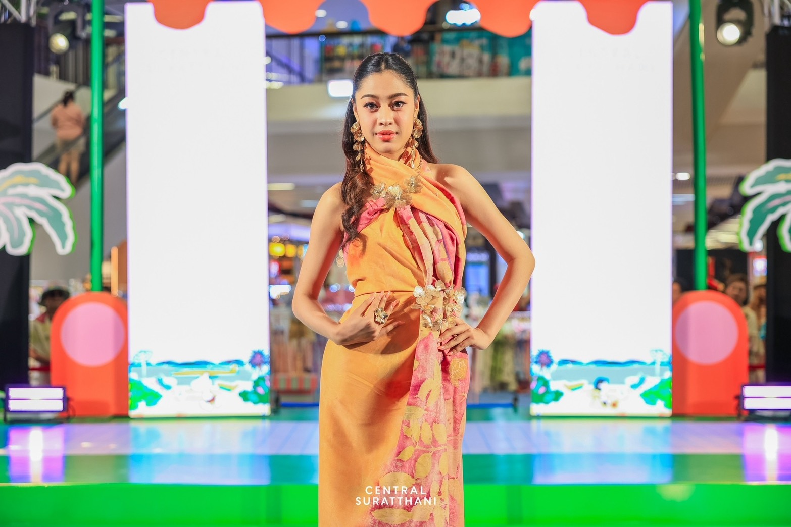 เซ็นทรัลสุราษฎร์ธานี ปลุกเสน่ห์ผ้าถิ่น ดัน Soft Power จัดเต็มแฟชั่นโชว์ รับซัมเมอร์ 2025