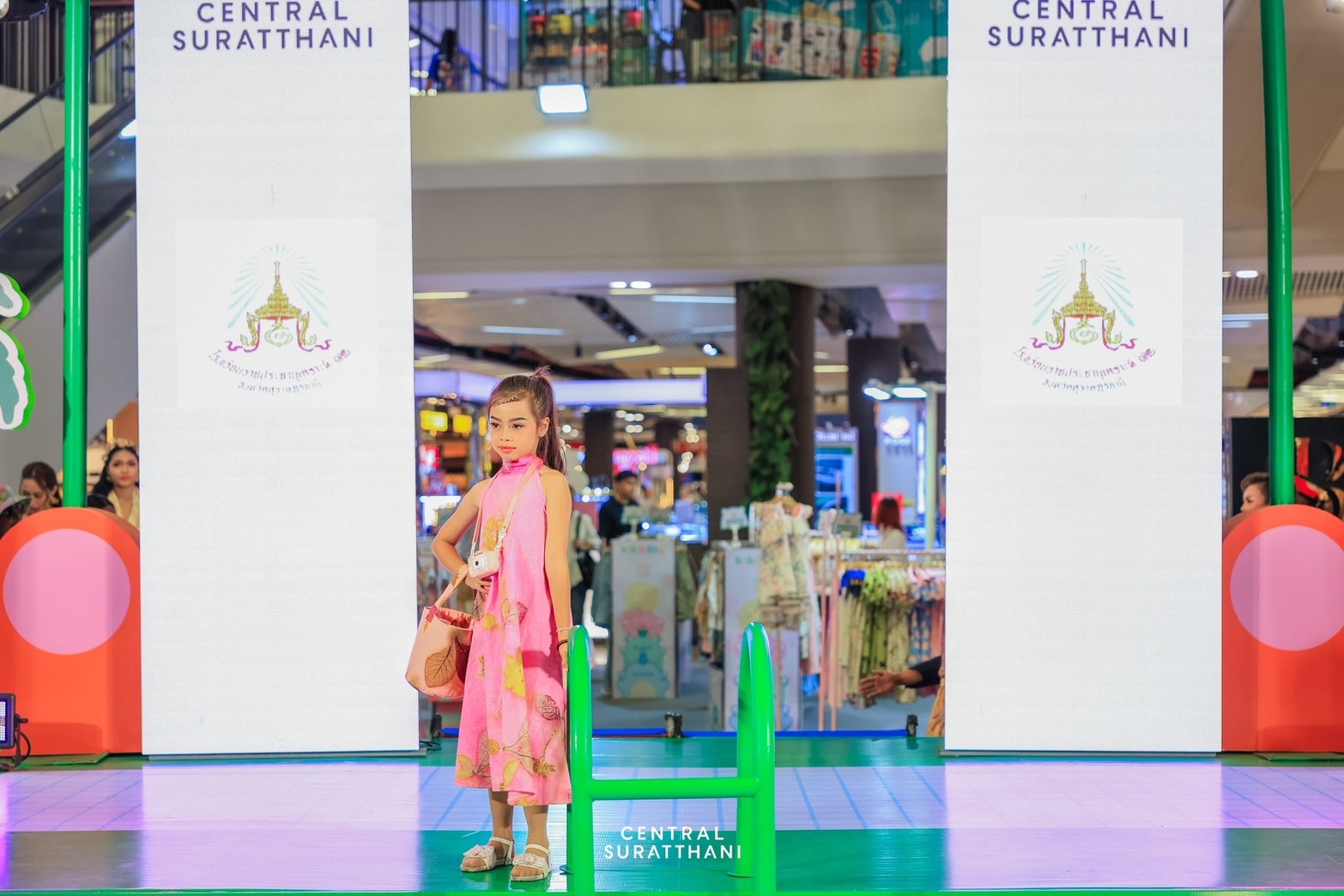 เซ็นทรัลสุราษฎร์ธานี ปลุกเสน่ห์ผ้าถิ่น ดัน Soft Power จัดเต็มแฟชั่นโชว์ รับซัมเมอร์ 2025