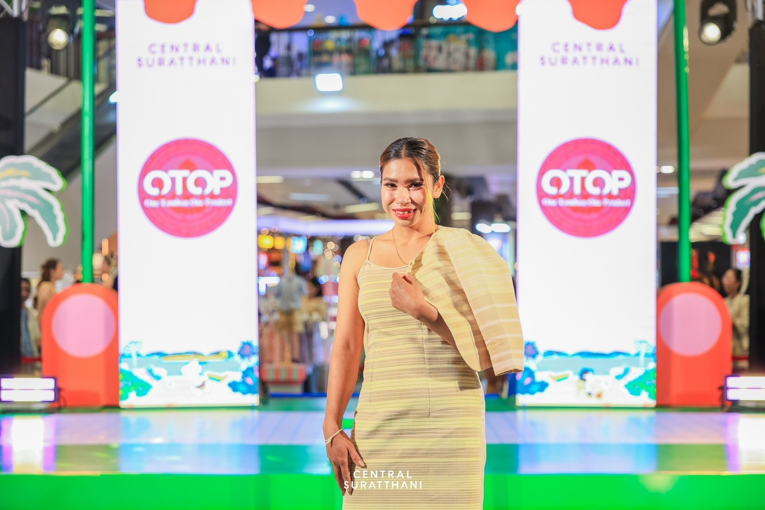 เซ็นทรัลสุราษฎร์ธานี ปลุกเสน่ห์ผ้าถิ่น ดัน Soft Power จัดเต็มแฟชั่นโชว์ รับซัมเมอร์ 2025